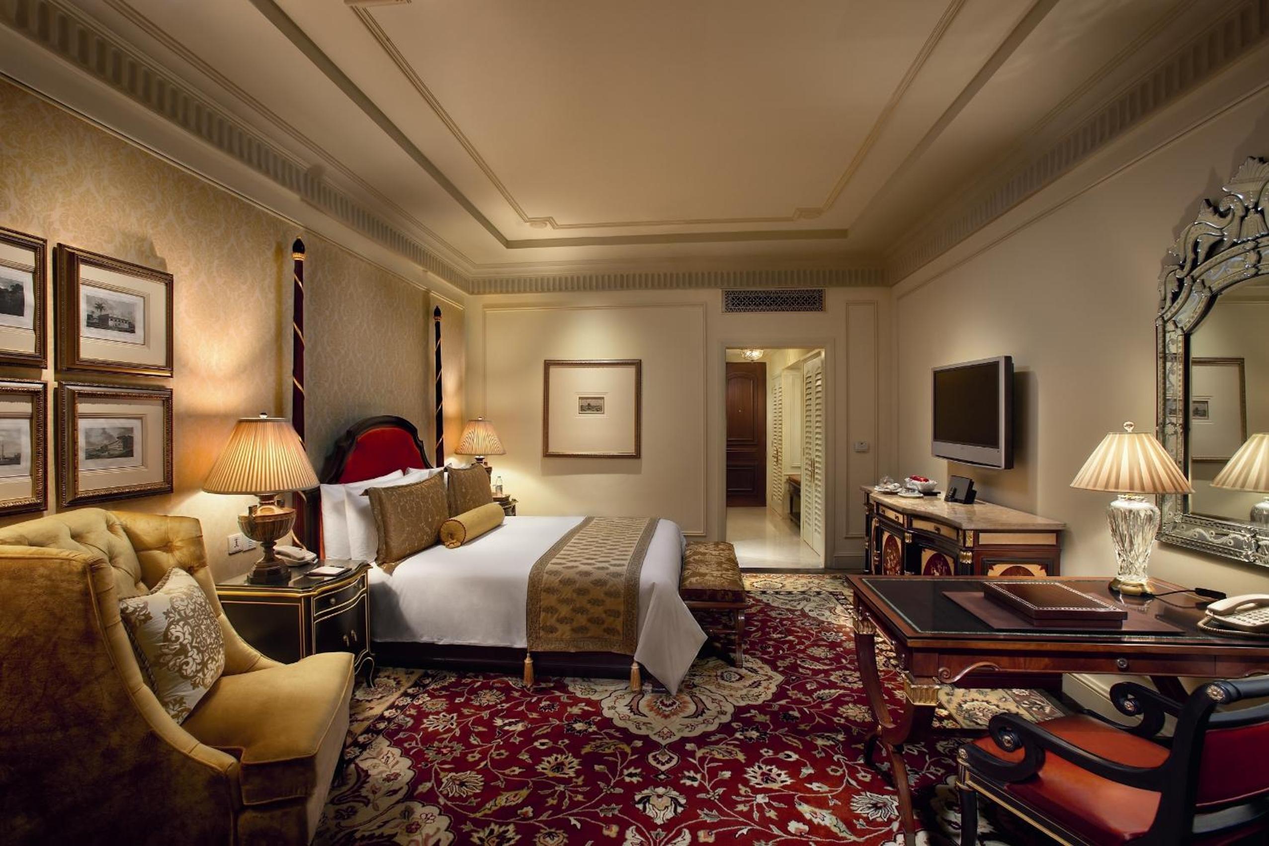 Royal Club Room with Airport Transfers & Lounge Access including cocktail hours. 2 hours guaranteed early check in and late check out - Photo 1