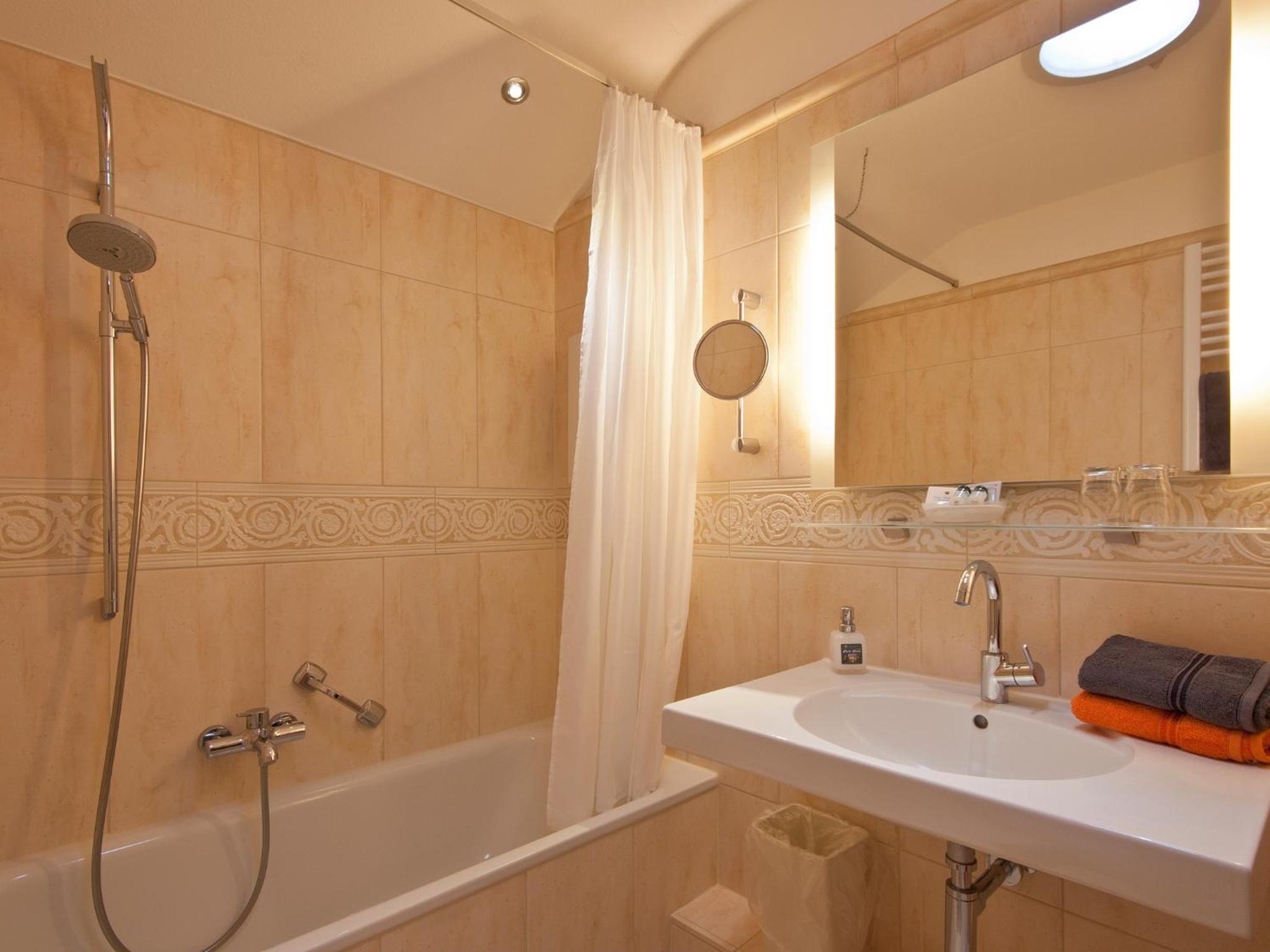 Budget Double Room photo 3
