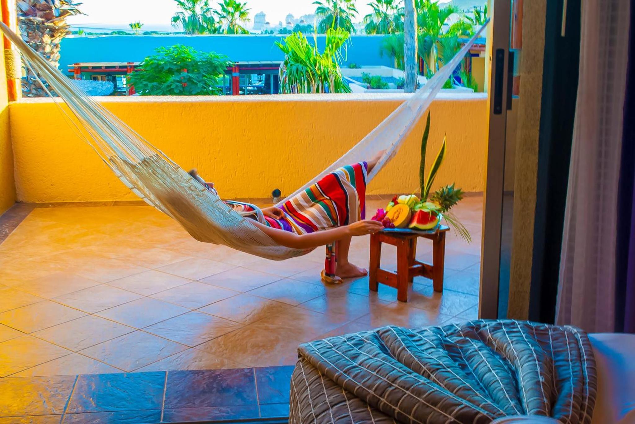 Standard Room with 2 queen size beds and patio - Photo 4