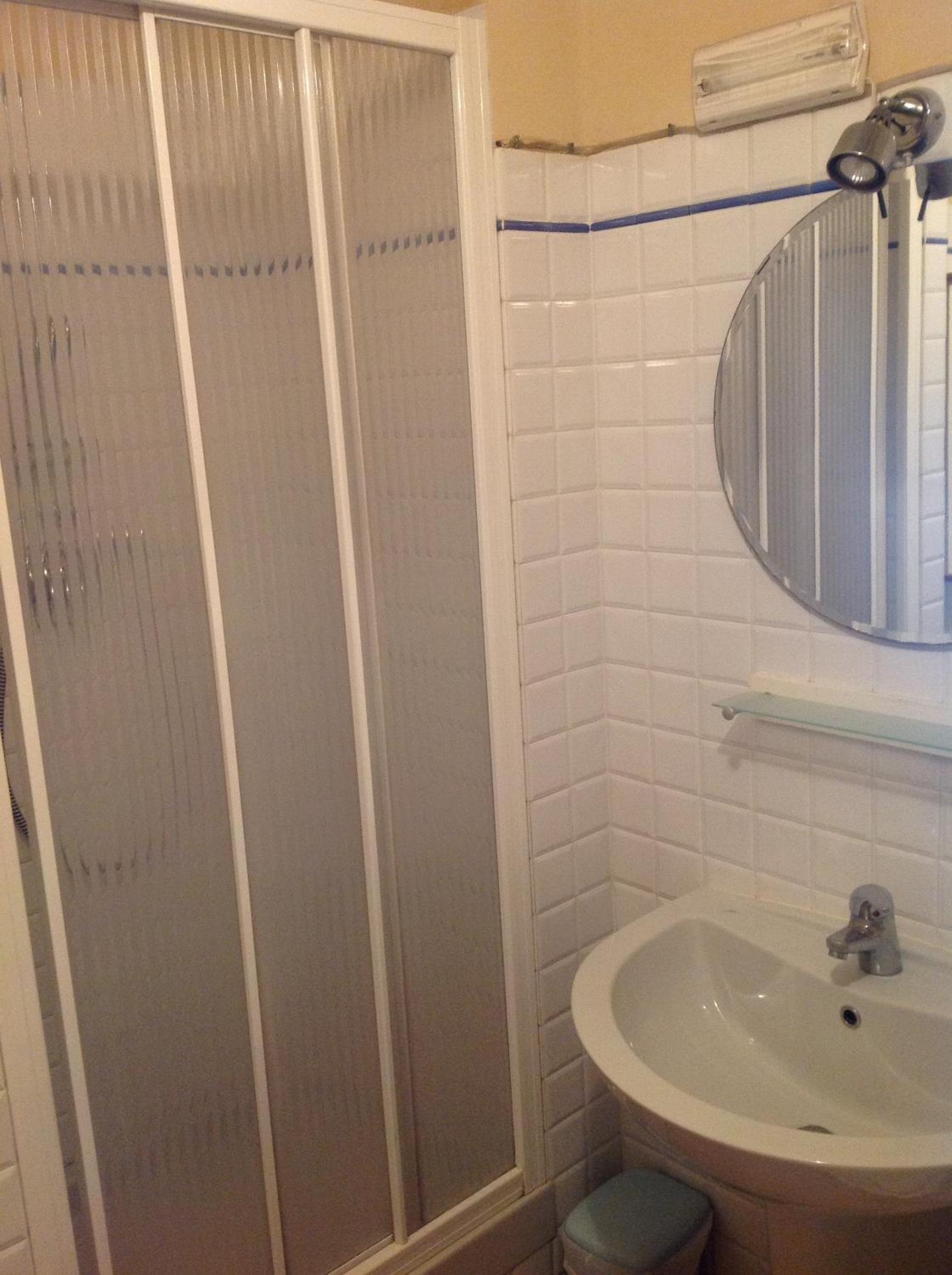 Double Room - Photo 7