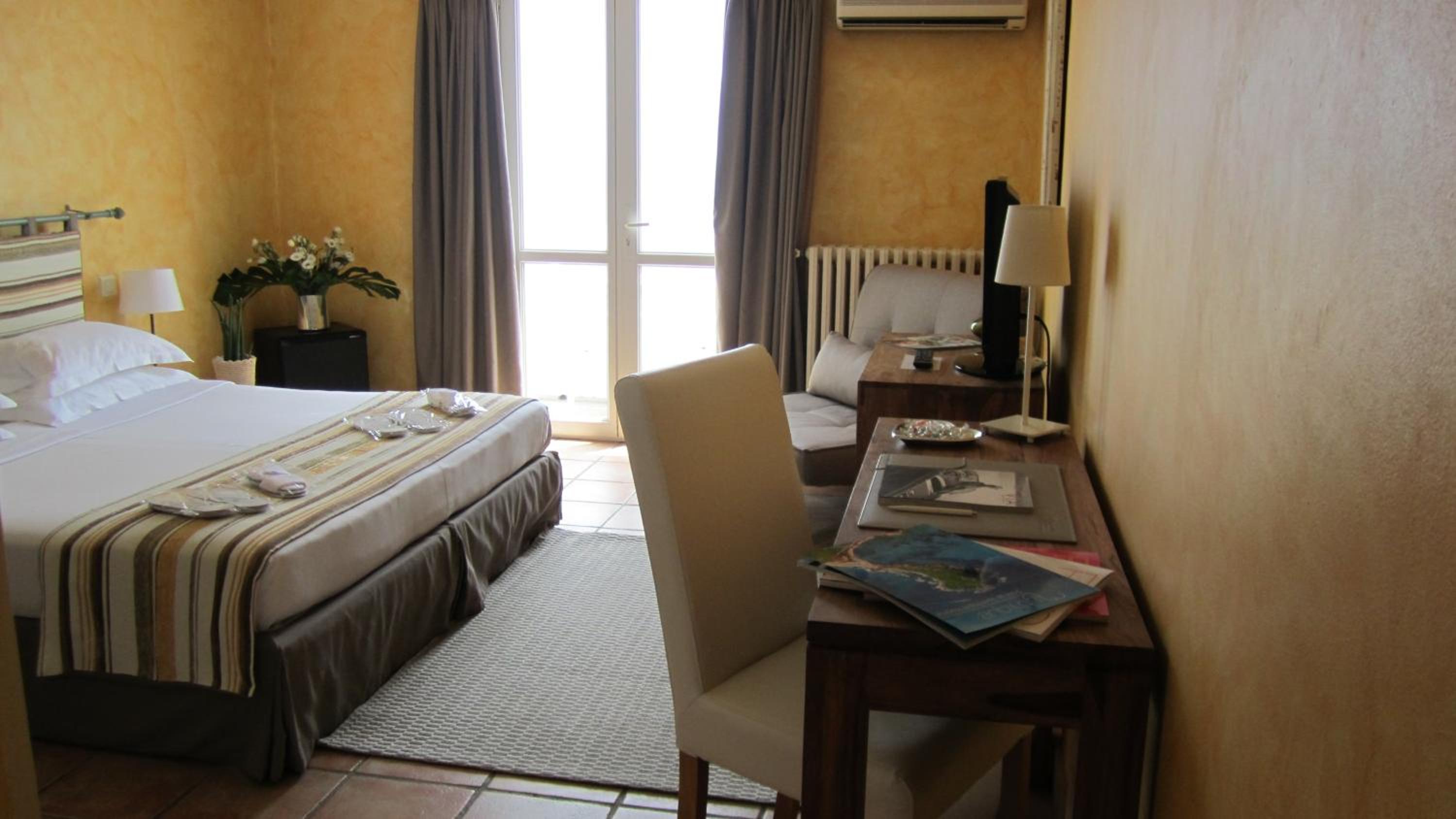 Exclusive Room with Terrace or Balcony and Sea View - Photo 4