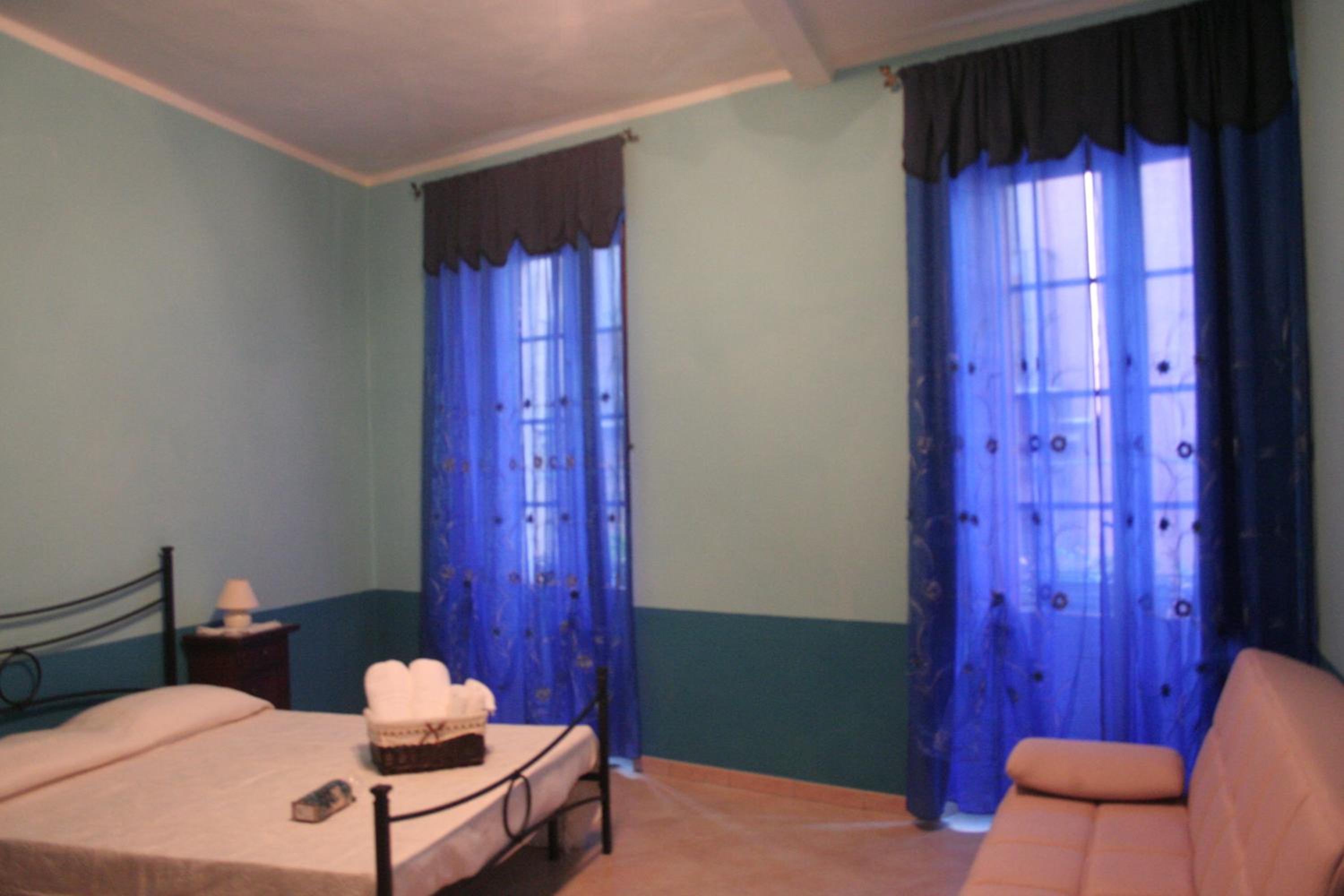 Double Room with Private External Bathroom photo 1