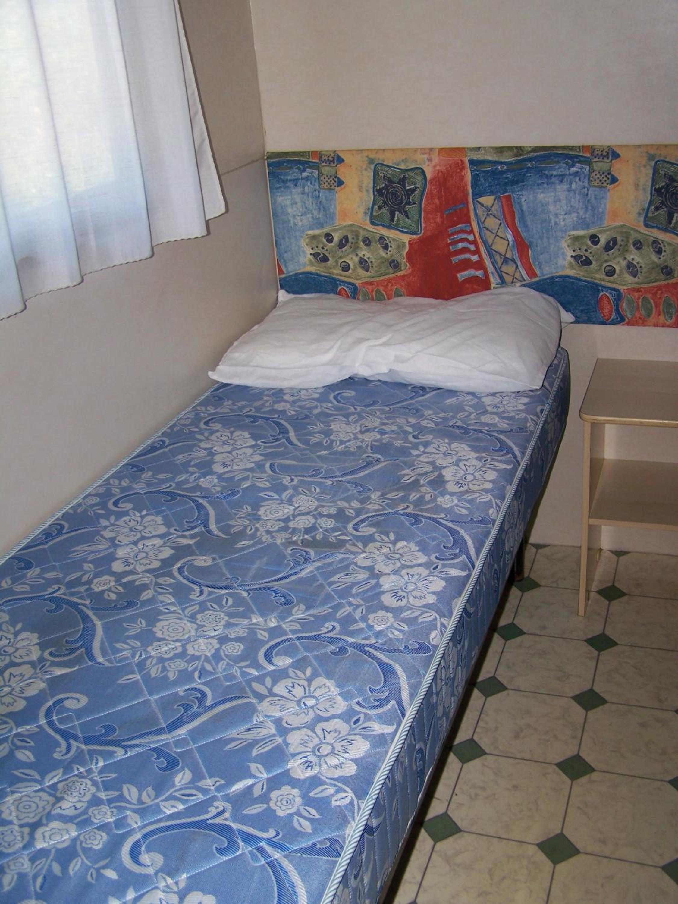 Two-Bedroom Mobile Home - Photo 7
