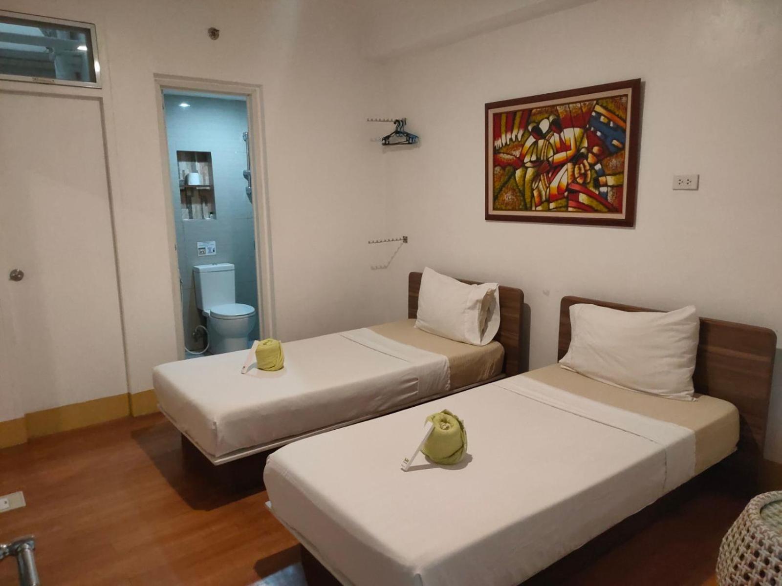 Standard Twin Room - Photo 2