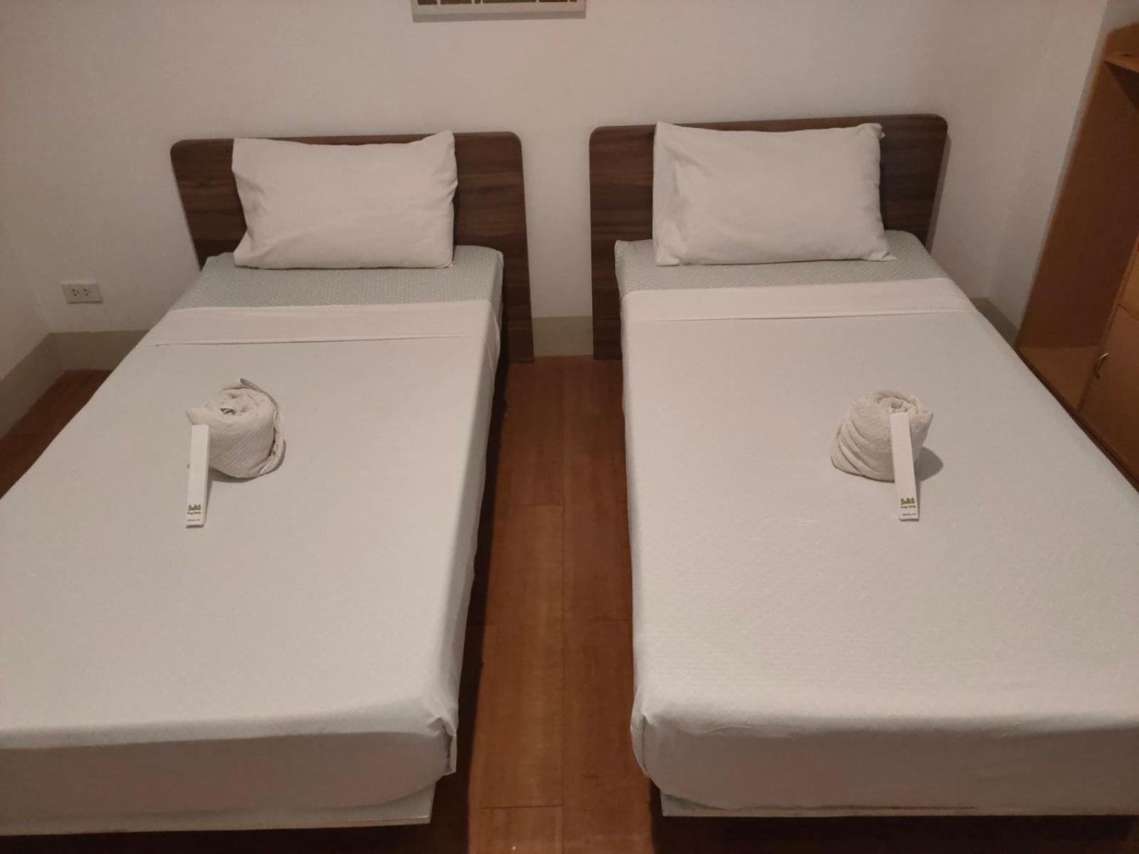Standard Twin Room - Photo 4