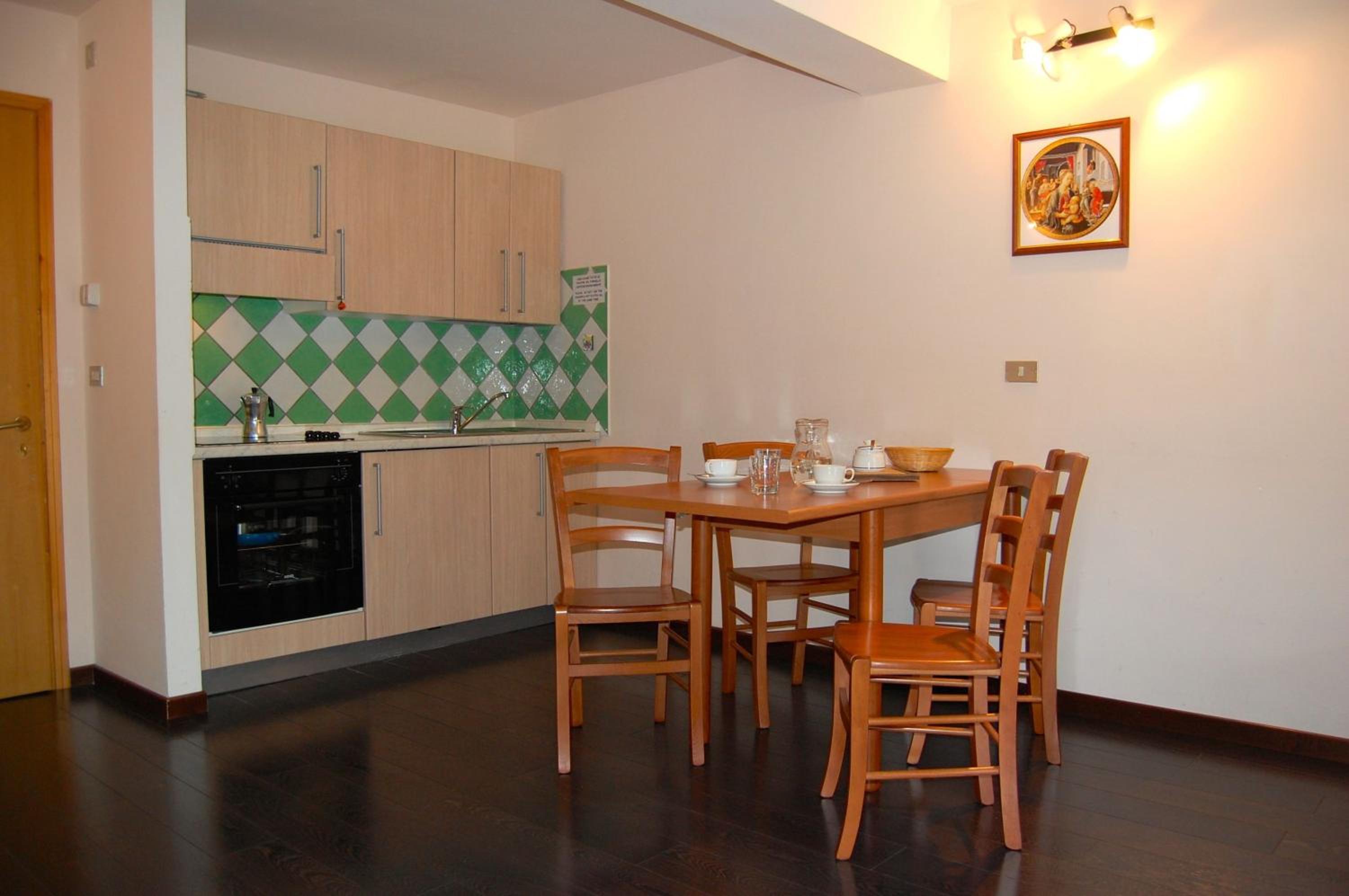 Two-Bedroom Apartment (6 Adults) - Photo 11