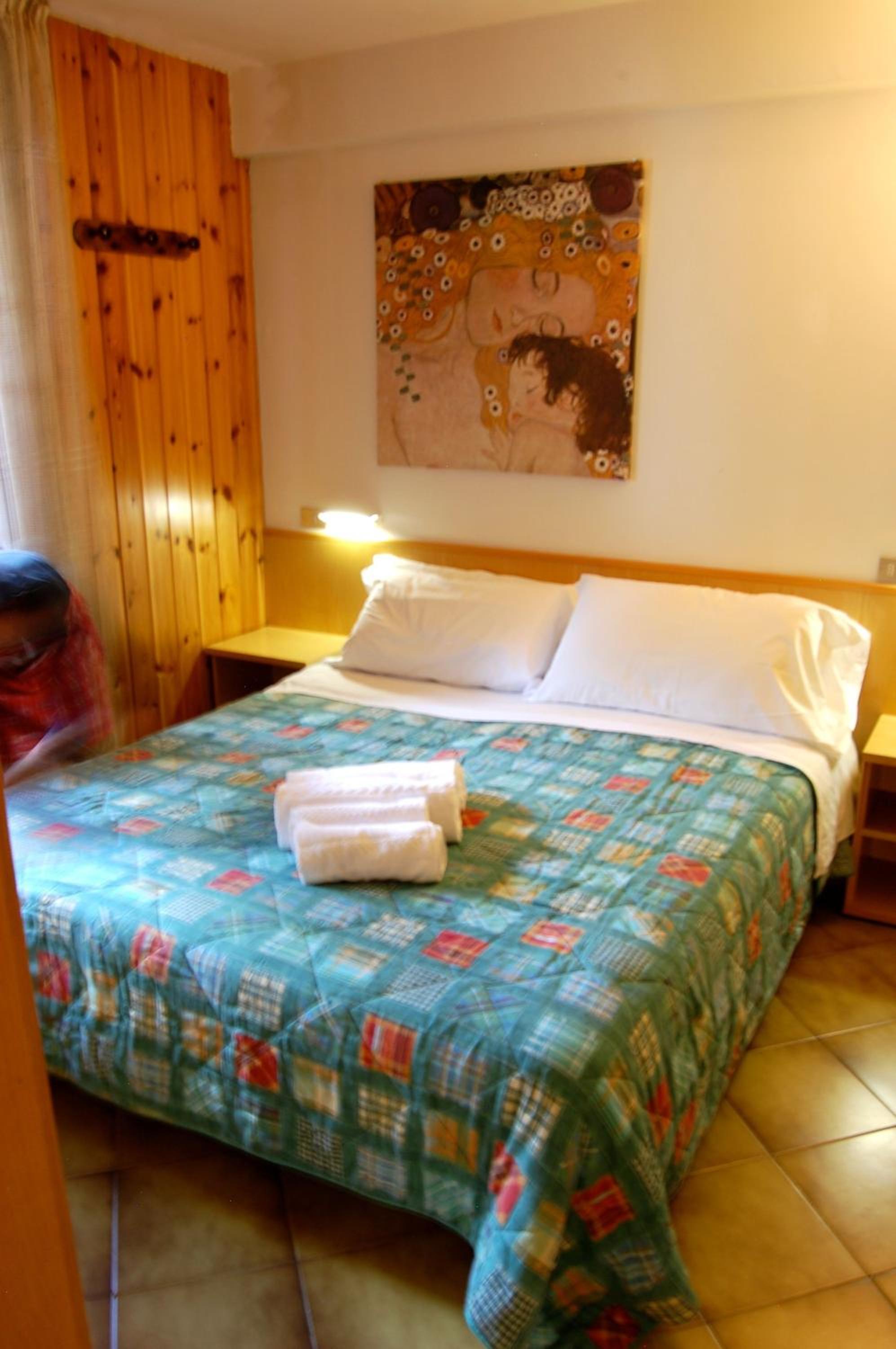 Two-Bedroom Apartment (6 Adults) - Photo 5