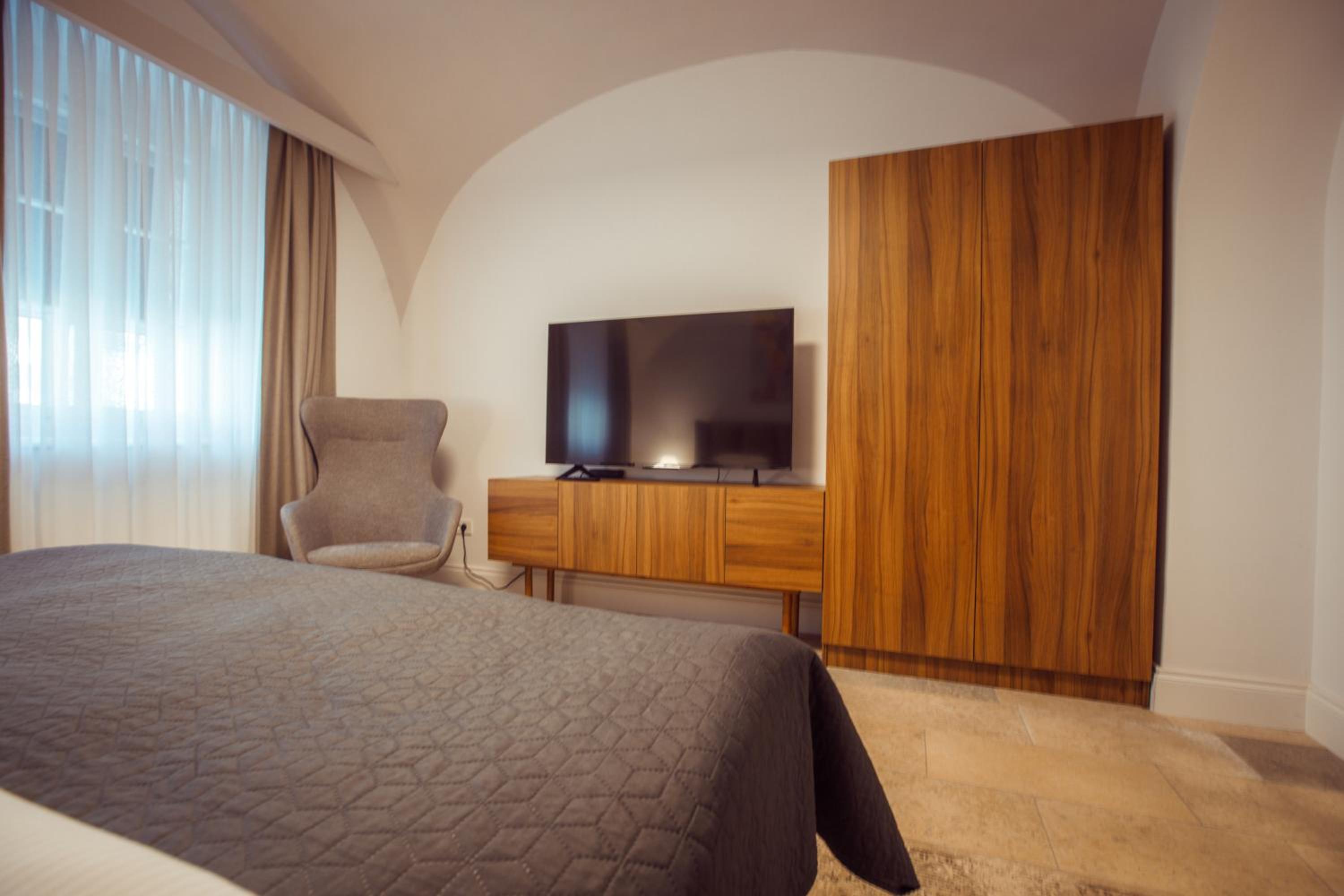 Two-Bedroom Apartment - Photo 3