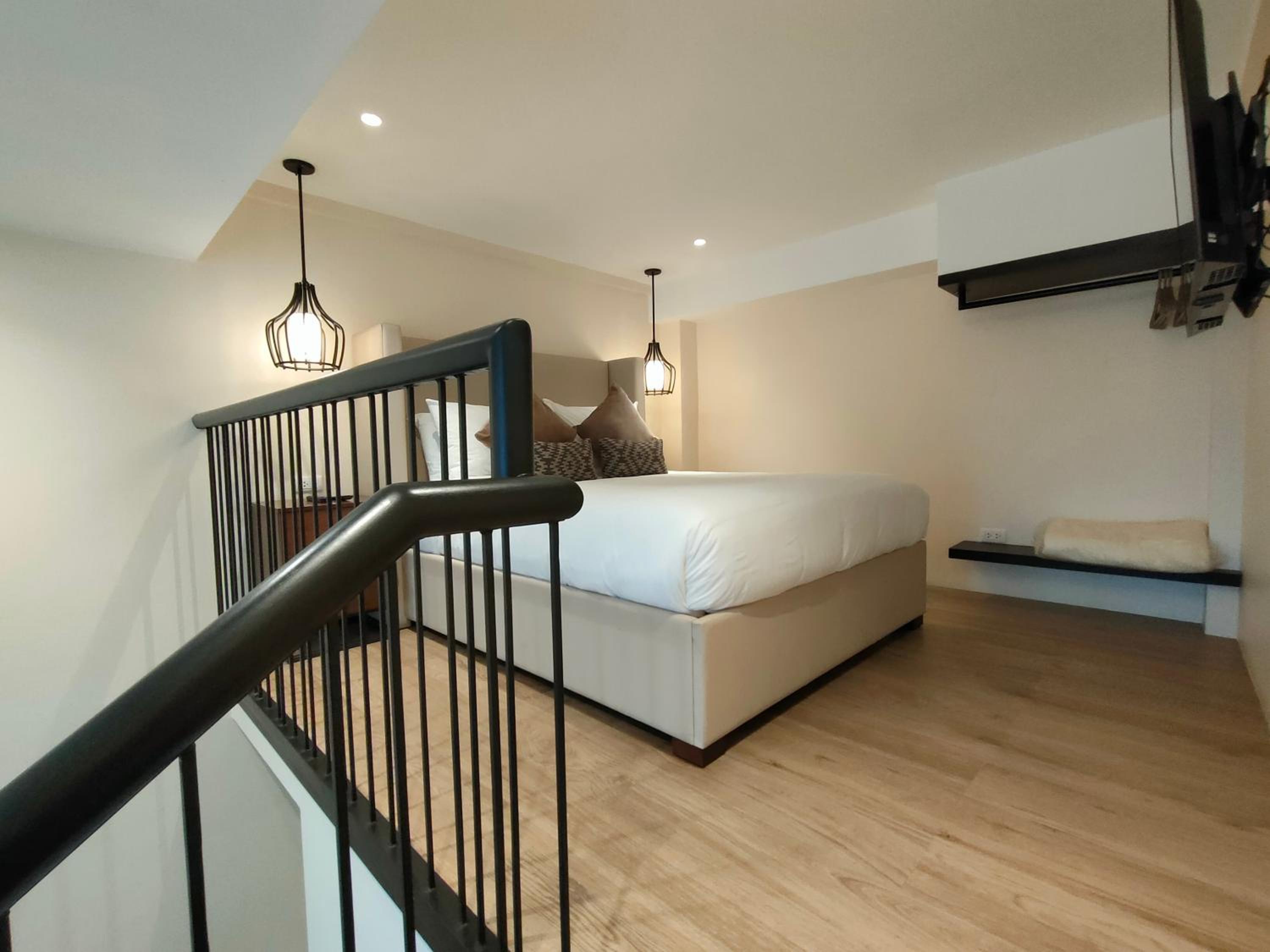 Deluxe Queen Room - Photo 6