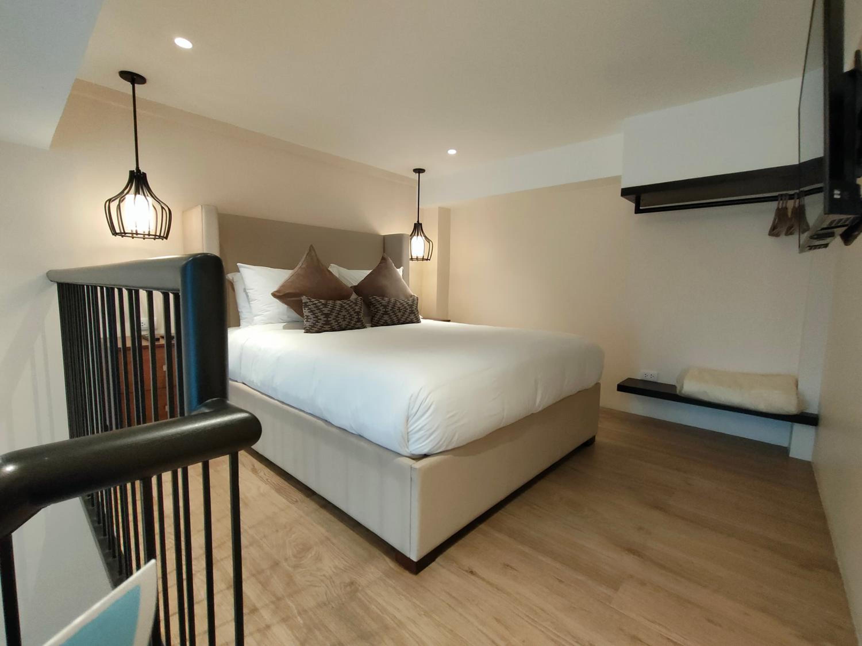 Deluxe Queen Room - Photo 2