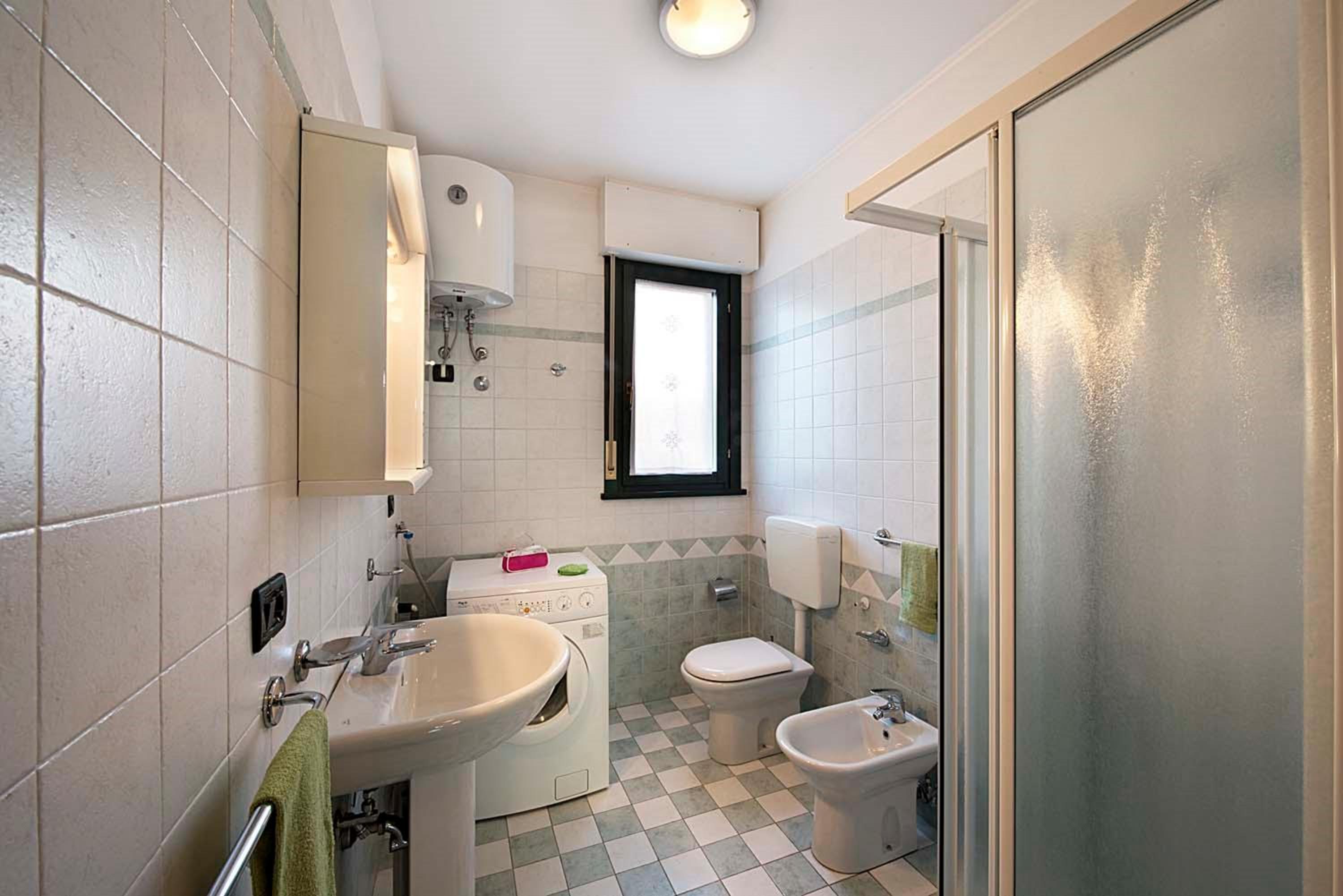 One-Bedroom Apartment with Garden photo 2