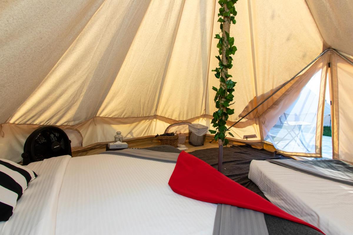 Authentic Deluxe Tent photo 1