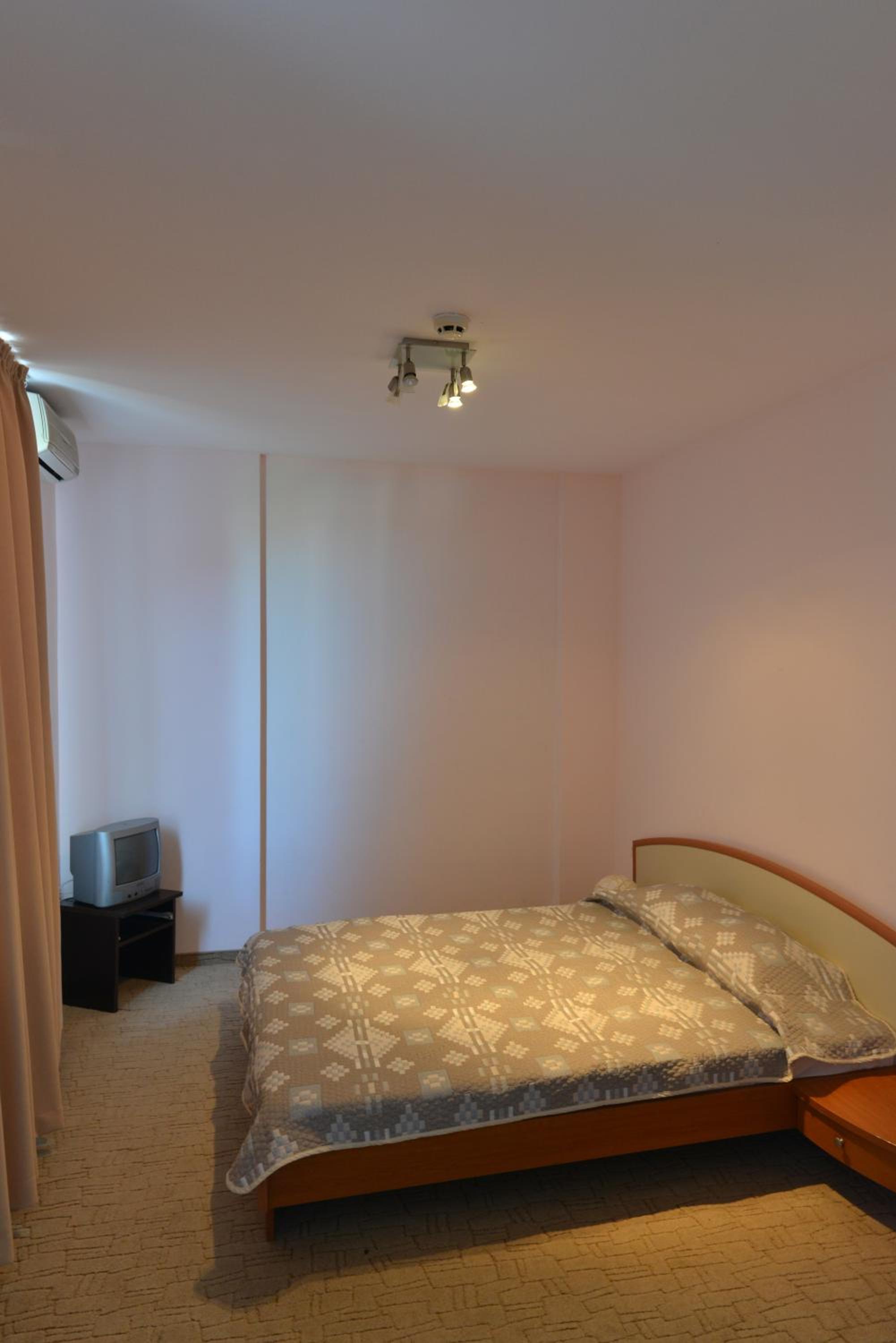 Deluxe Apartment with Balcony - Photo 6