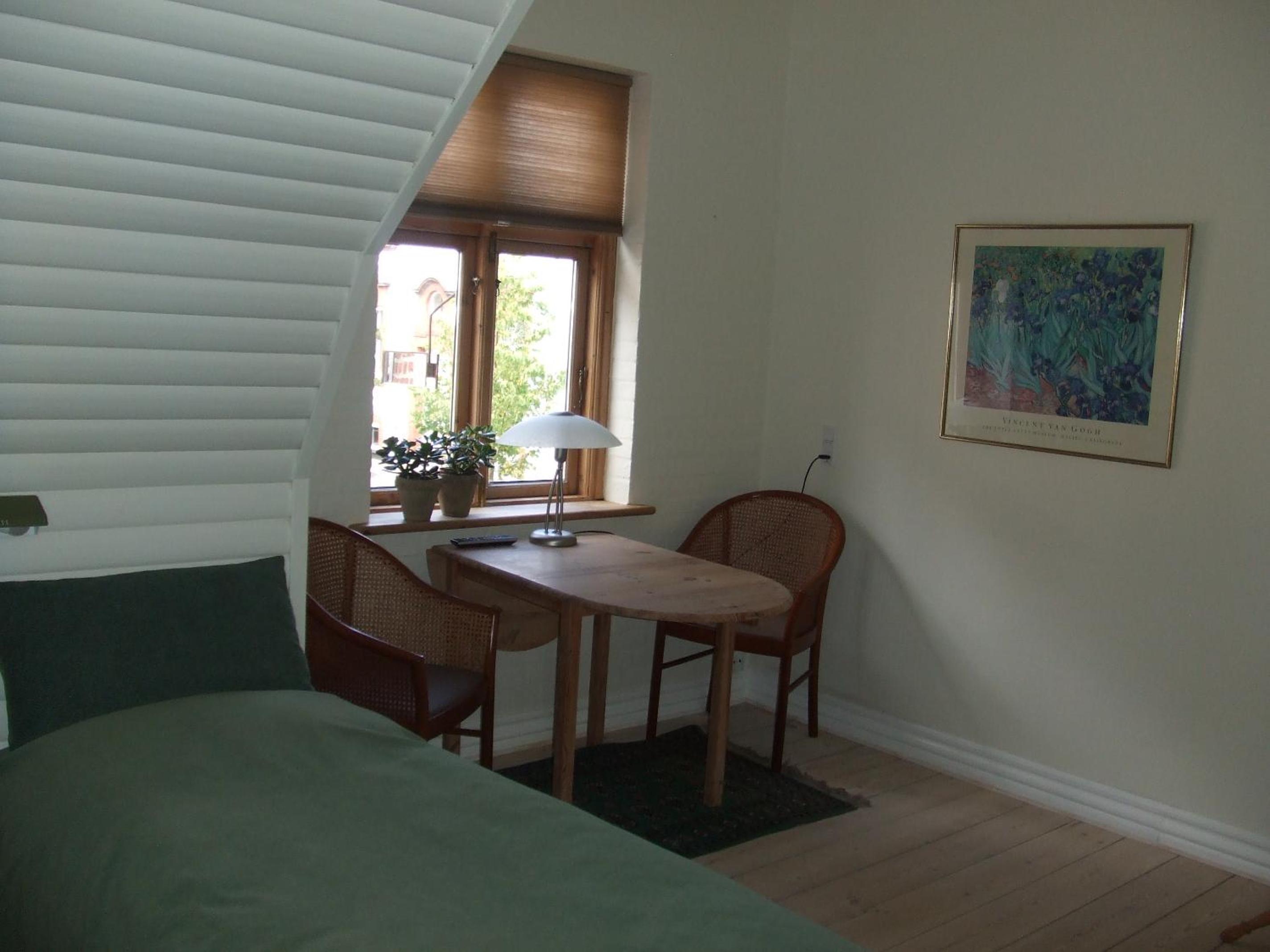 Double or Twin Room with Private Bathroom - Photo 5