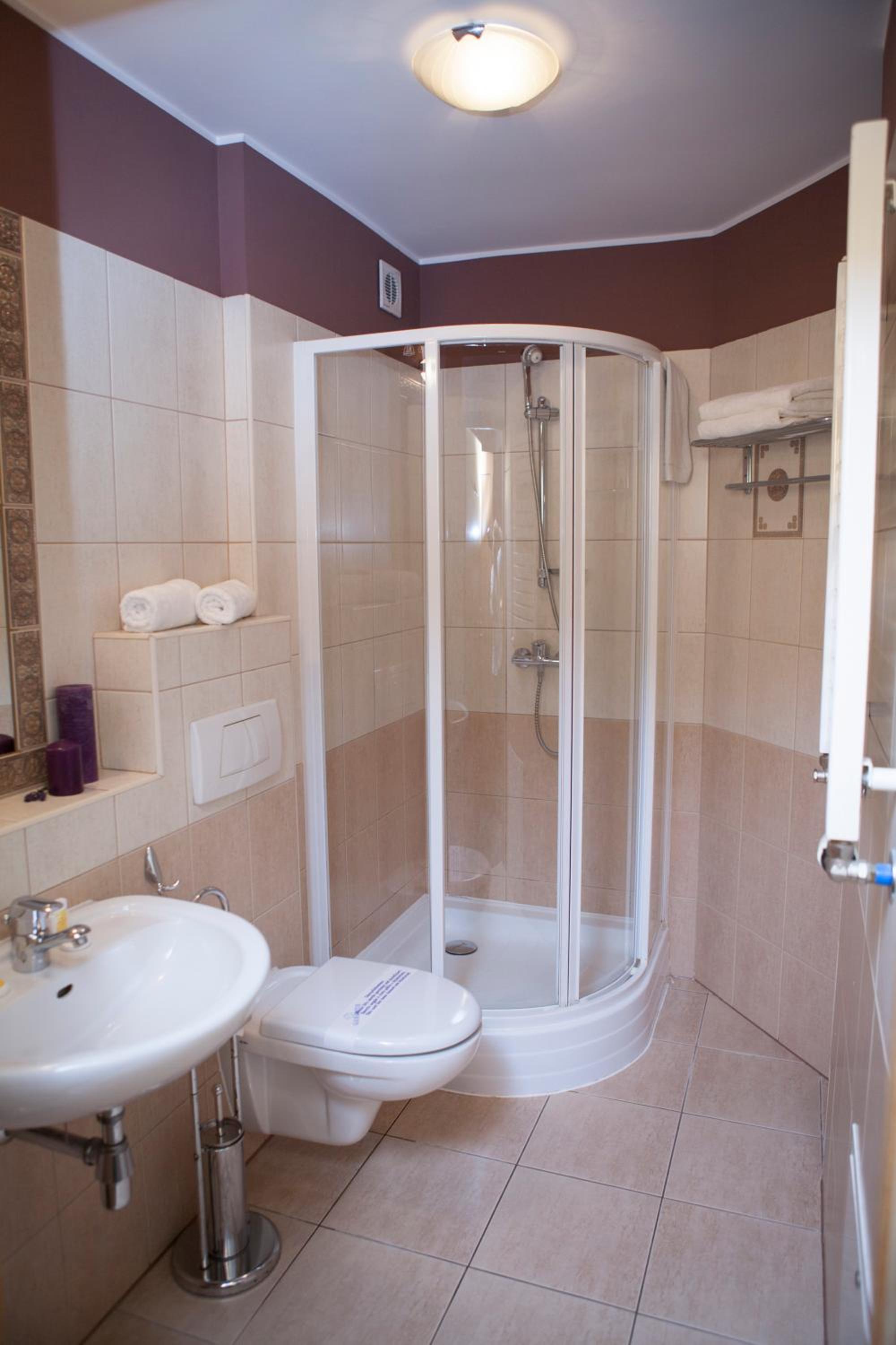 Double Room - Photo 11