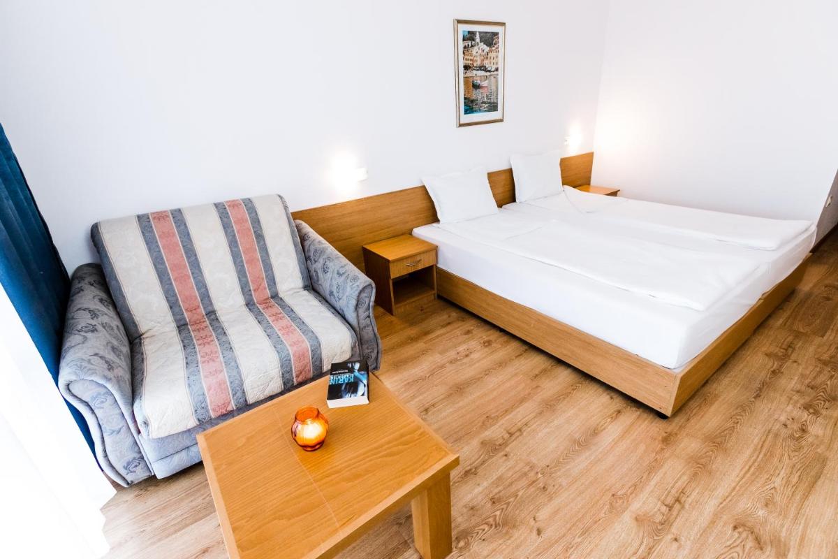 Standard Double or Twin Room photo 3