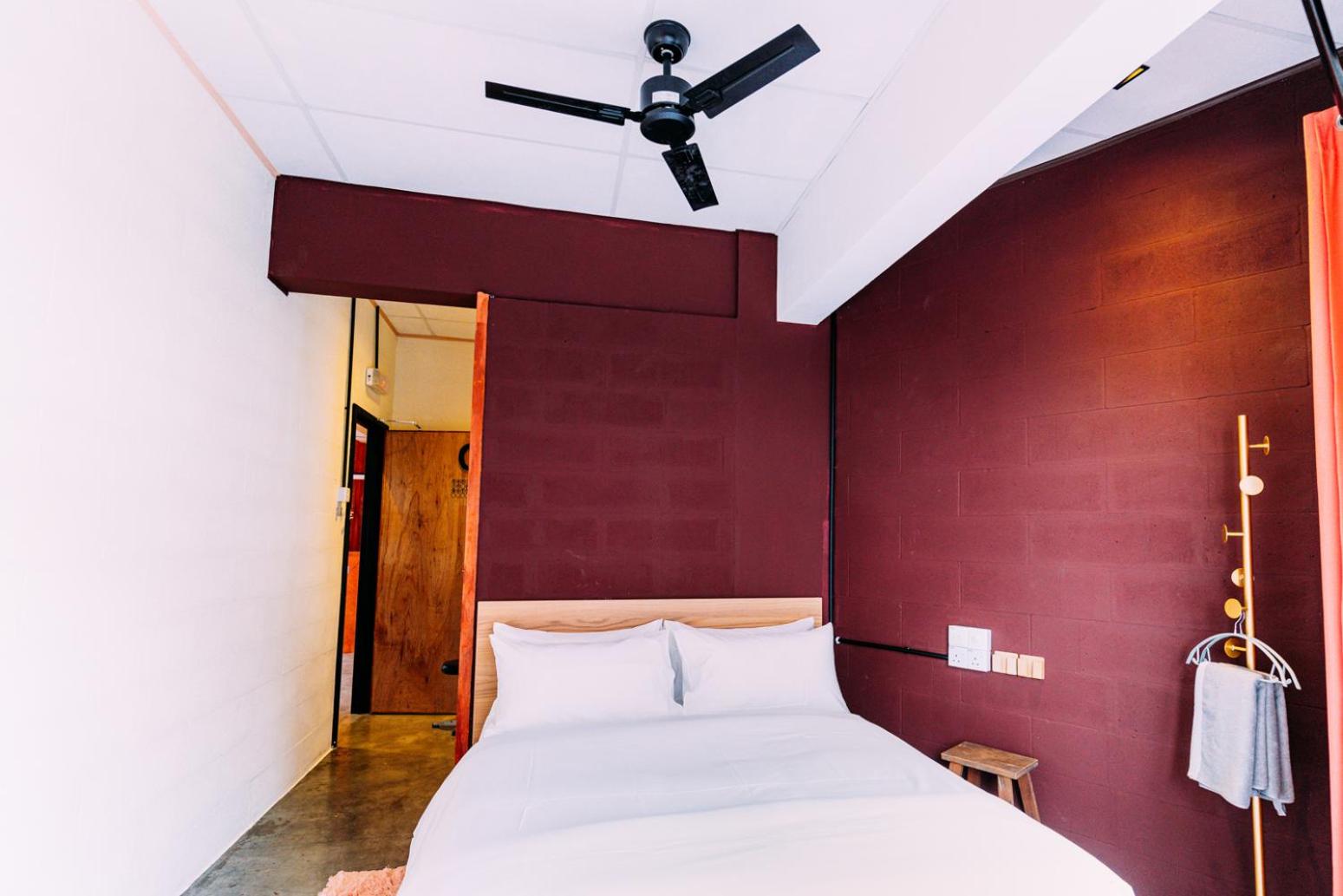 Double Room with Balcony - Photo 3