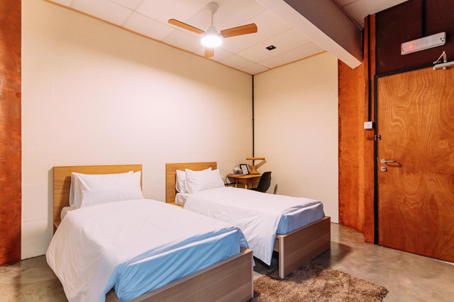 Twin Room with Private Bathroom - Photo 4
