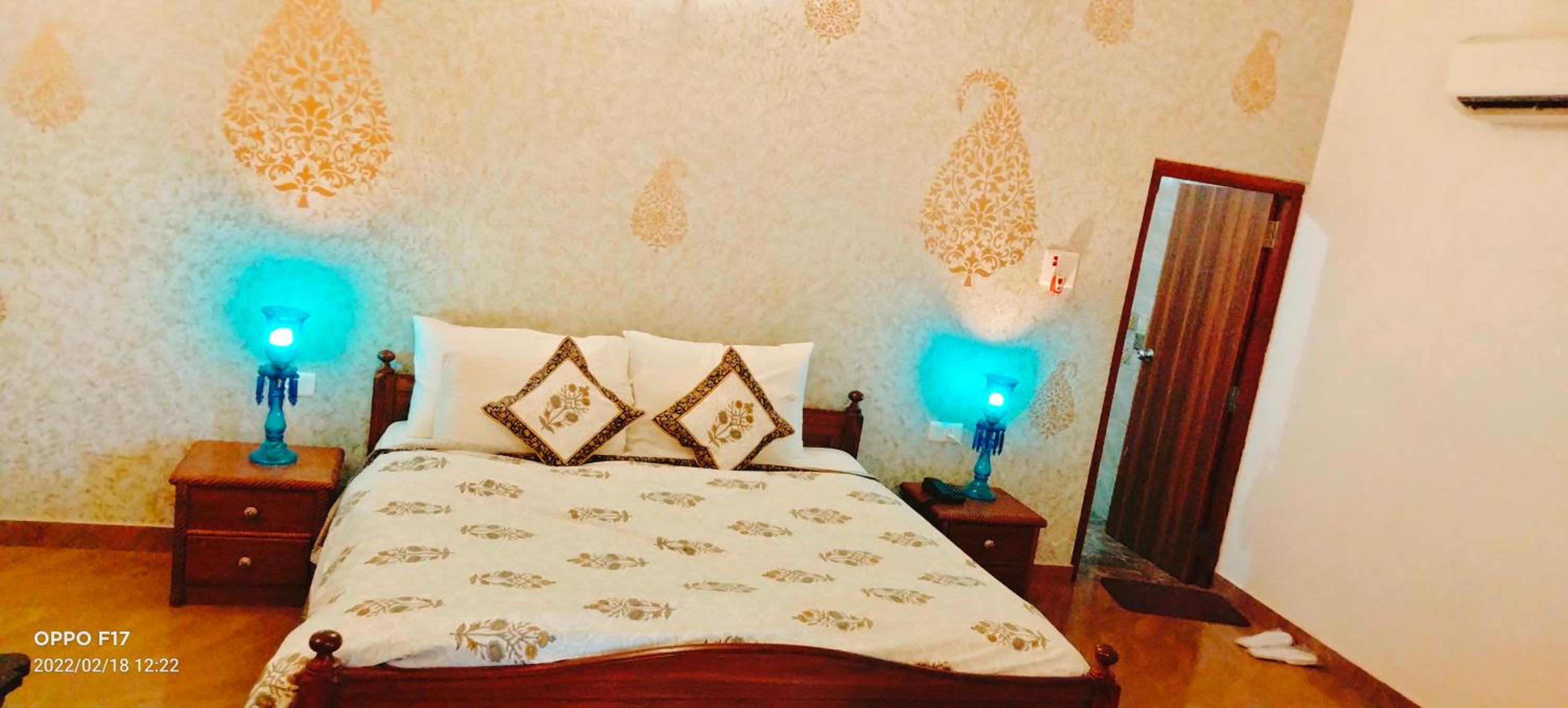 Deluxe King Suite - Photo 15
