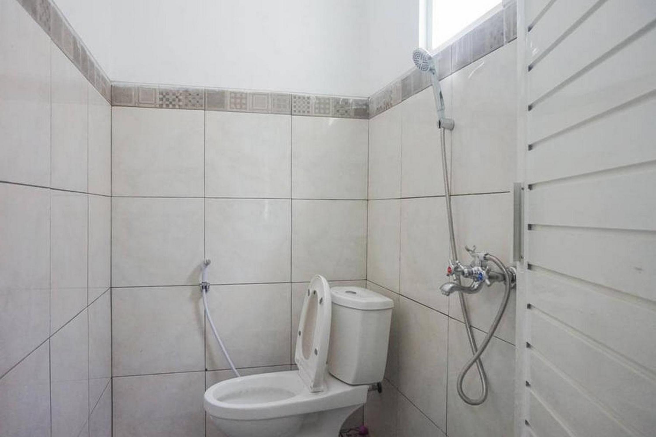 Standard Double Room - Photo 9