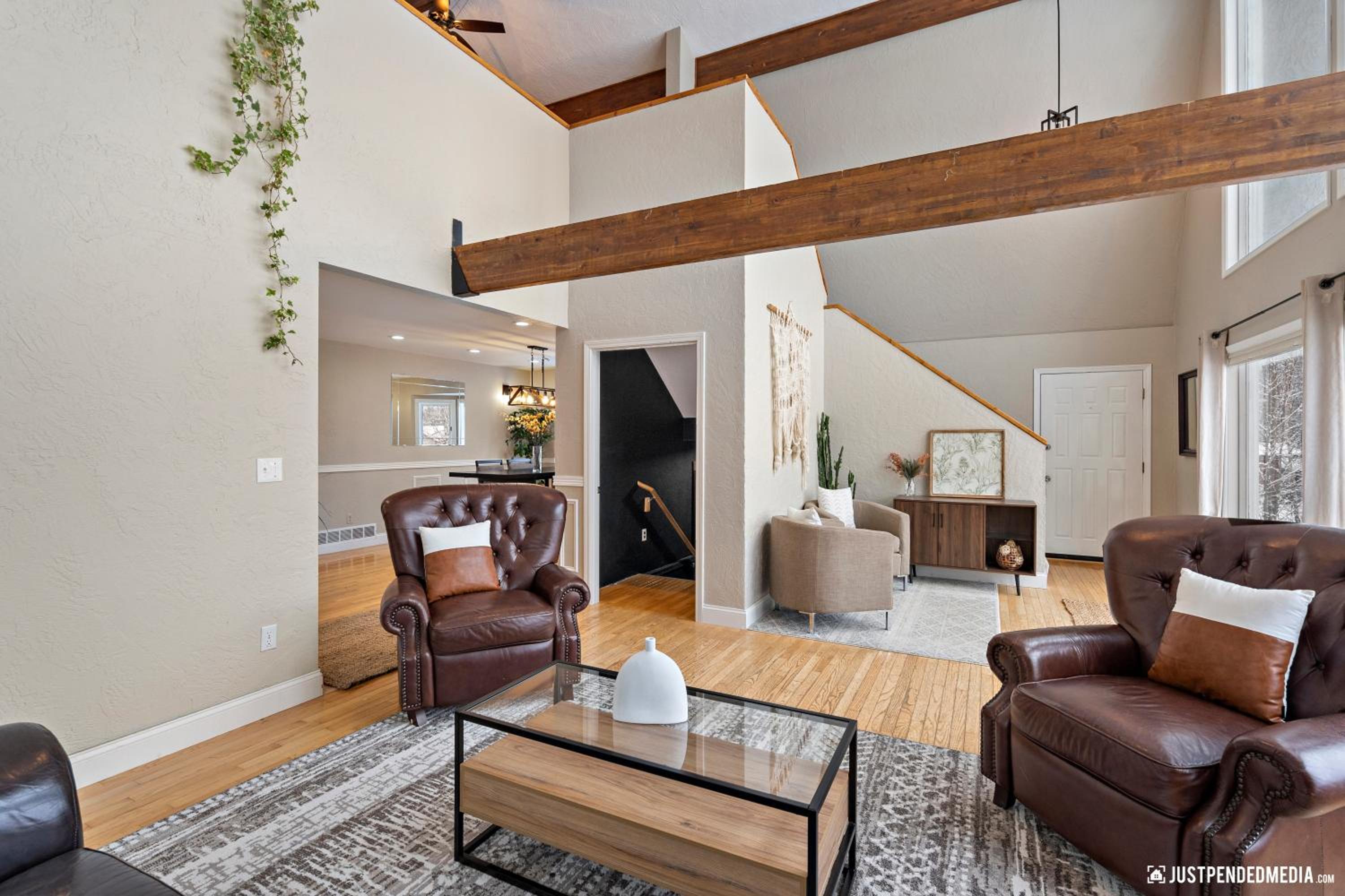Five-Bedroom House photo 1
