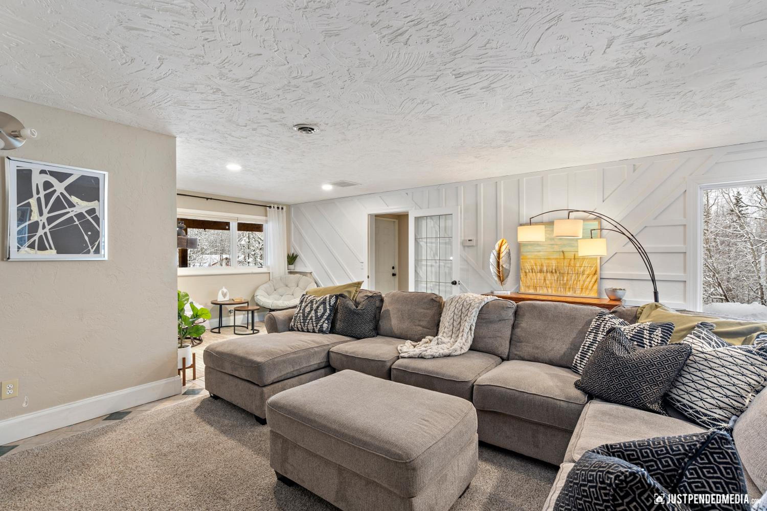 Five-Bedroom House photo 2