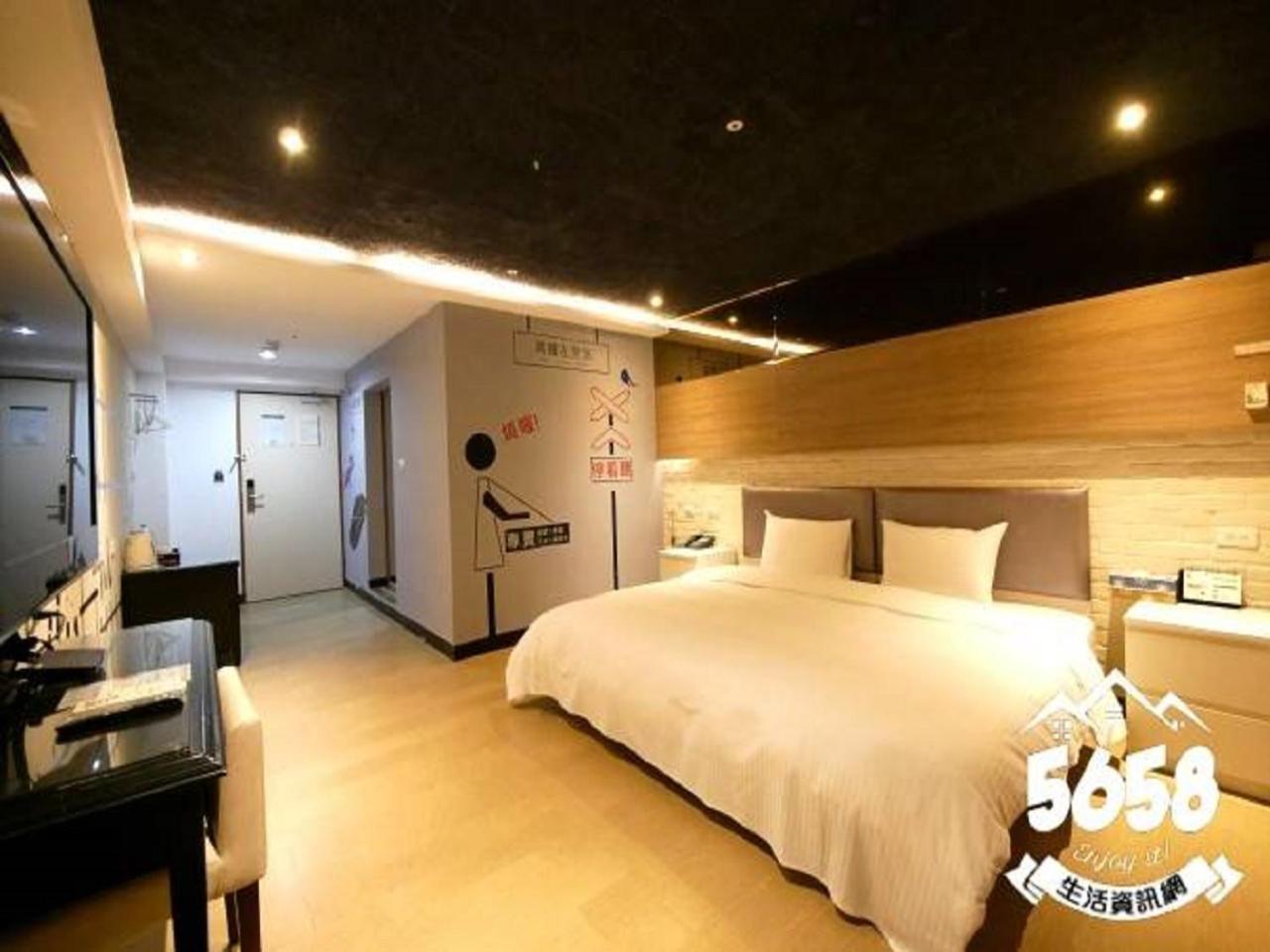 Deluxe Double Room with Balcony photo 2