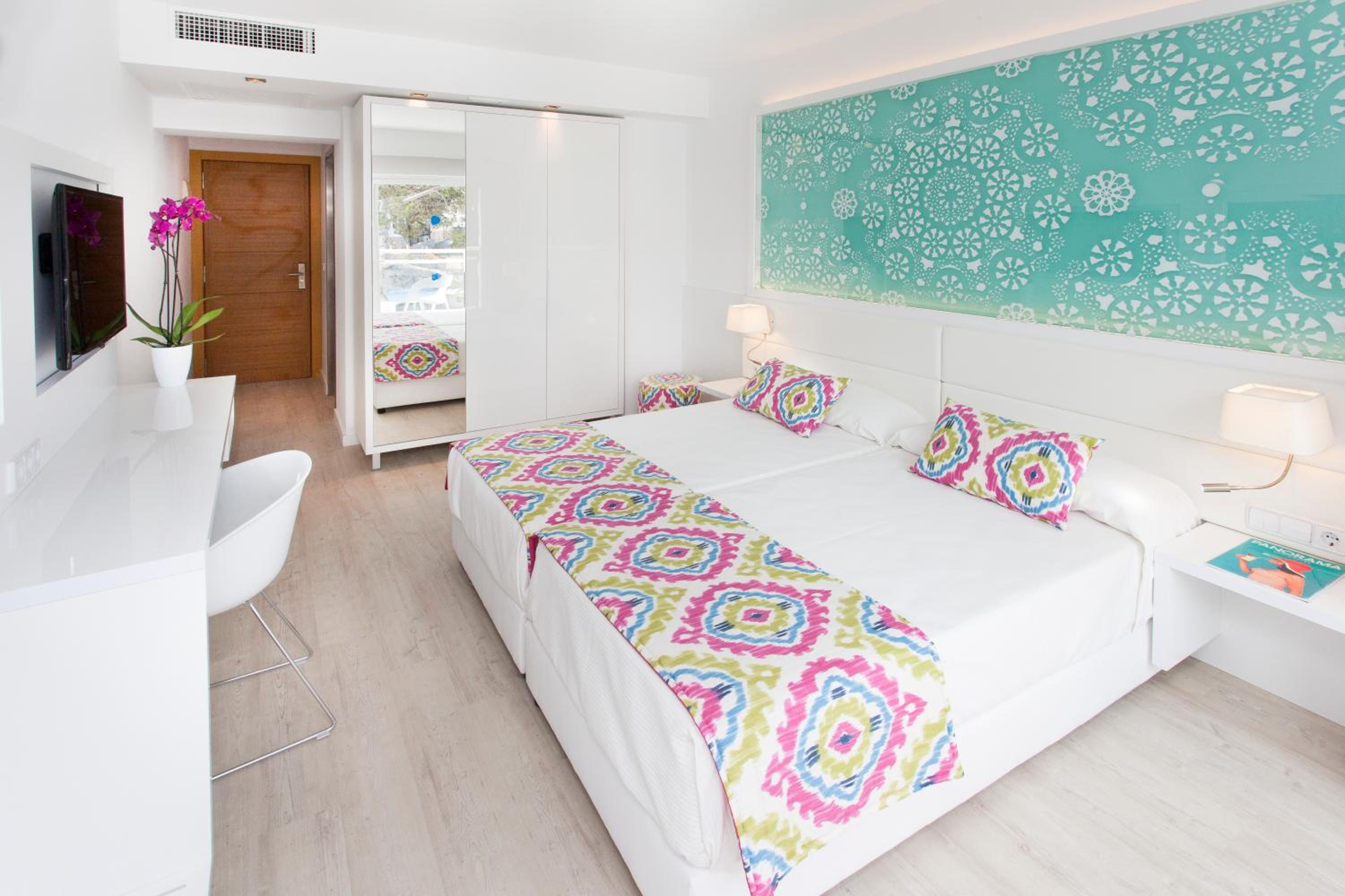 Standard Twin Room photo 2