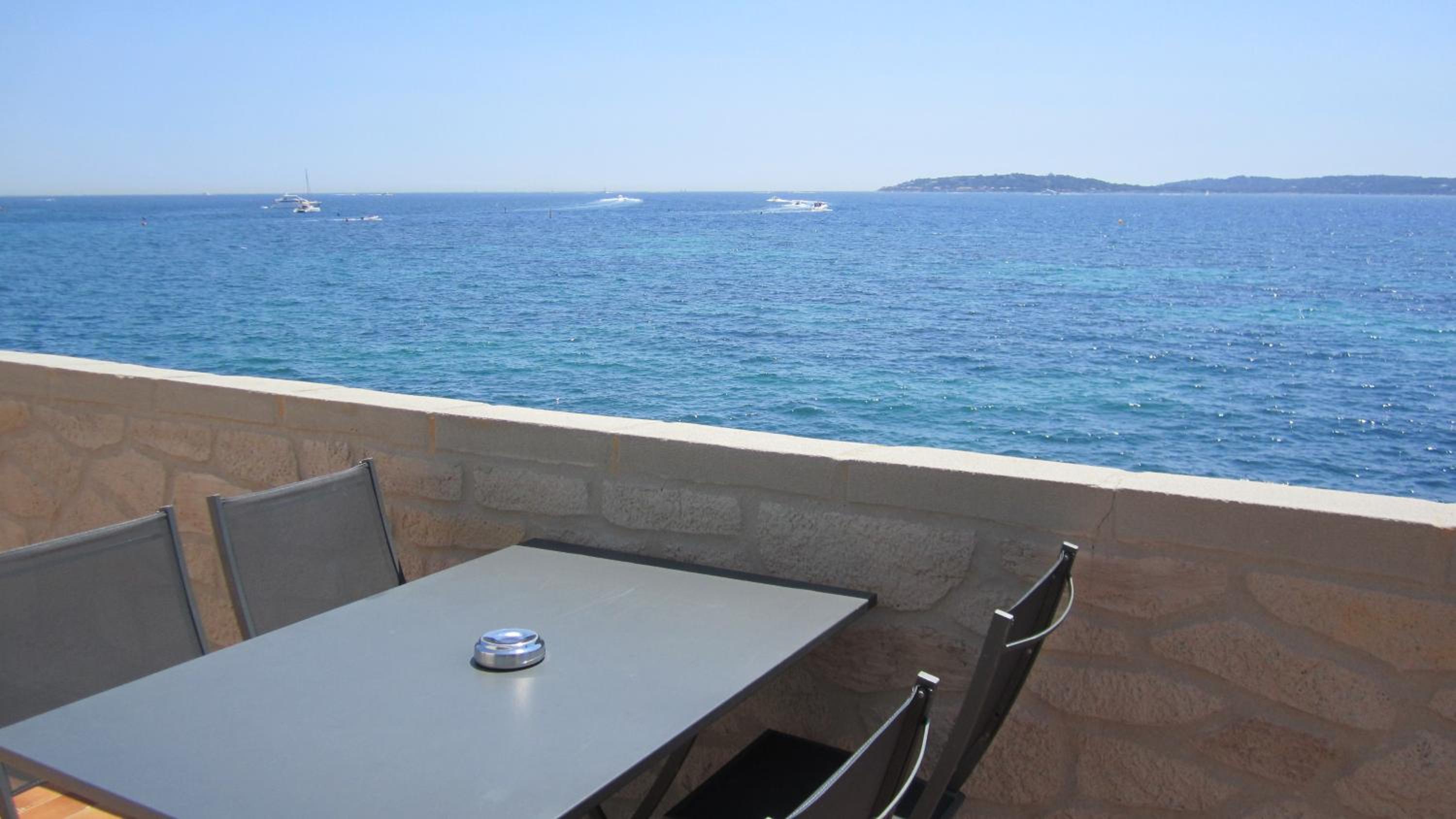 Deluxe Suite with Terrace and Sea View  - Photo 3