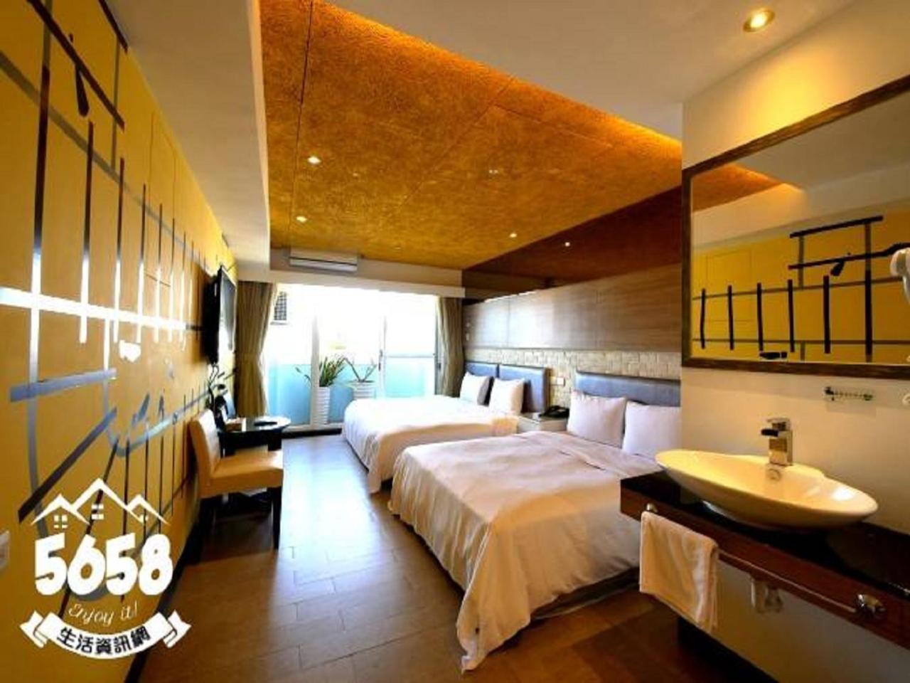 Quadruple Room with Balcony photo 3