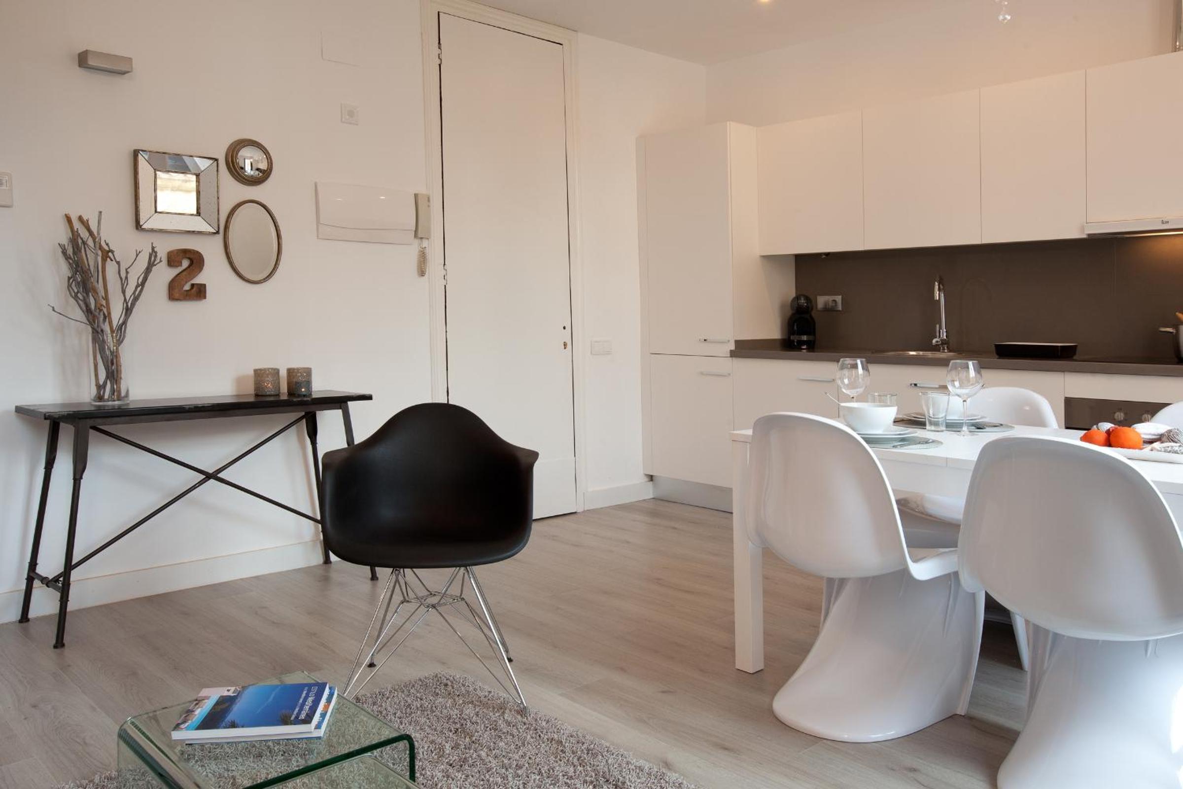 Two-Bedroom Apartment with Balcony - White photo 2