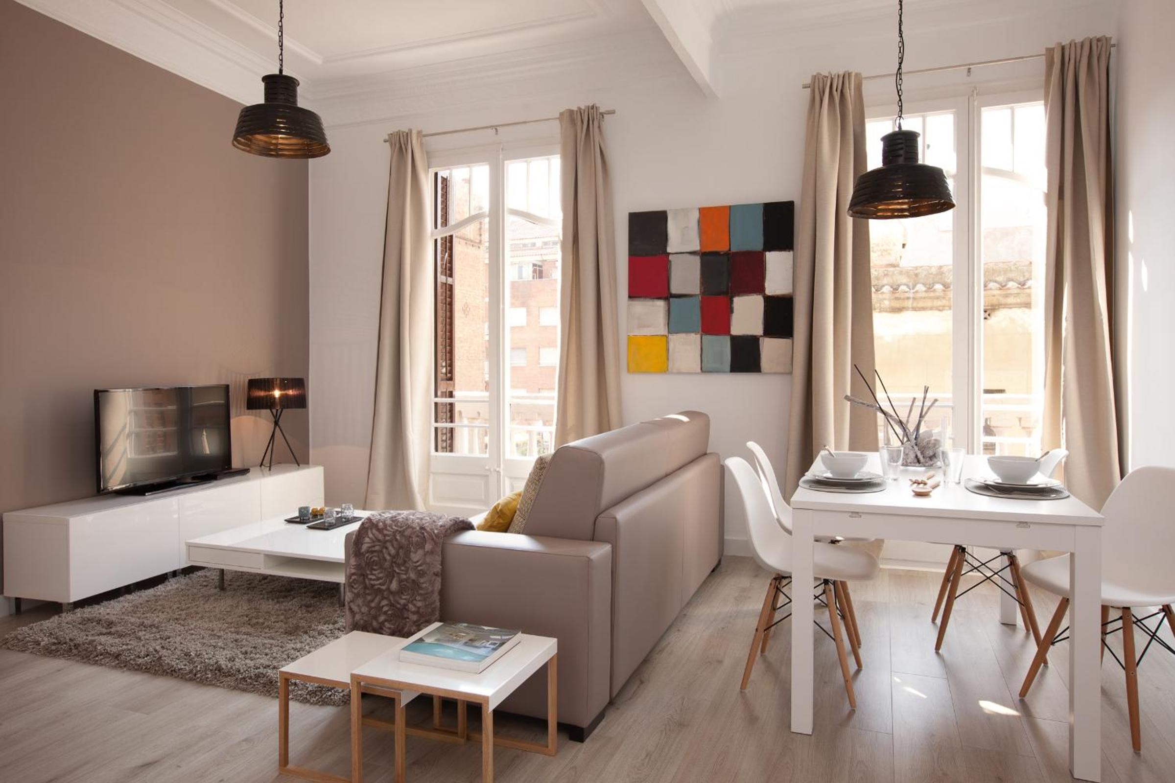 Two-Bedroom Apartment with Balcony -  Yellow photo 2
