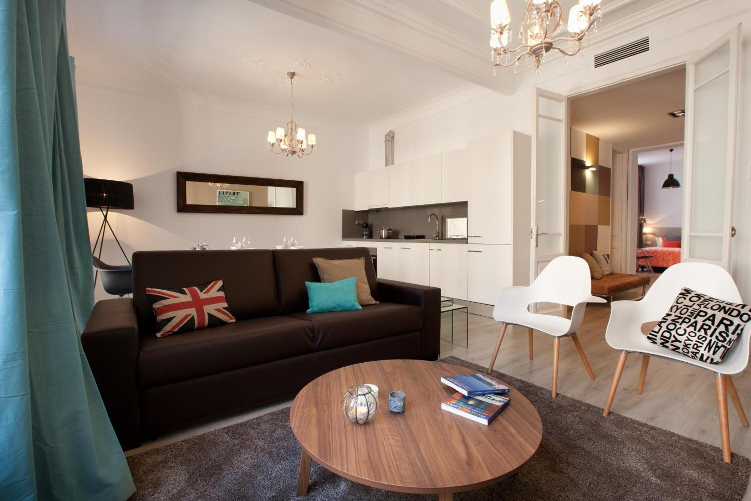 Two-Bedroom Apartment with Balcony - Green photo 2