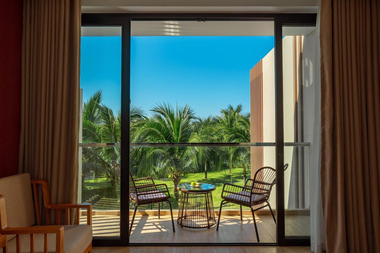 Deluxe Double Room with Balcony - Photo 3
