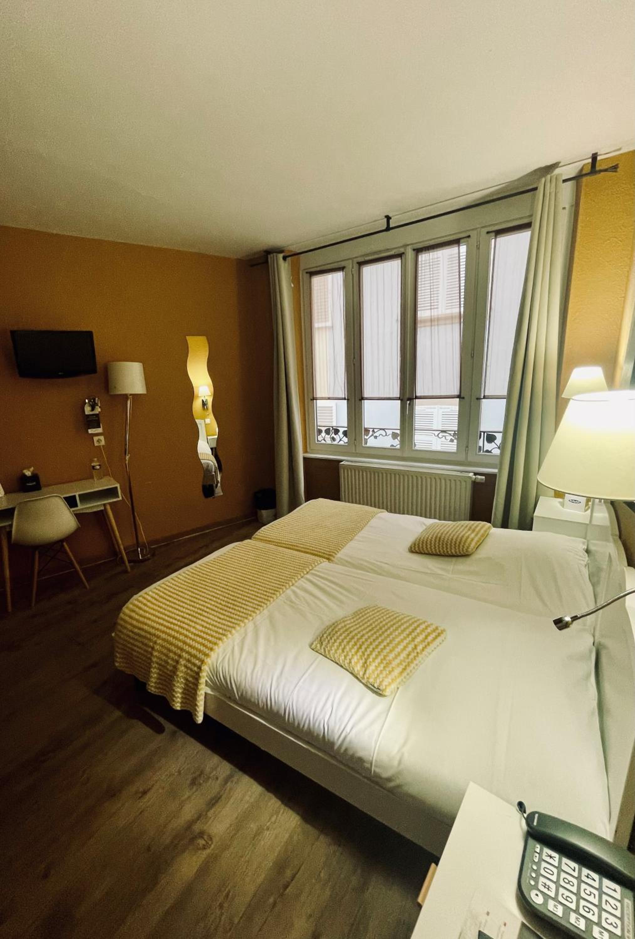 Twin Room - Photo 6