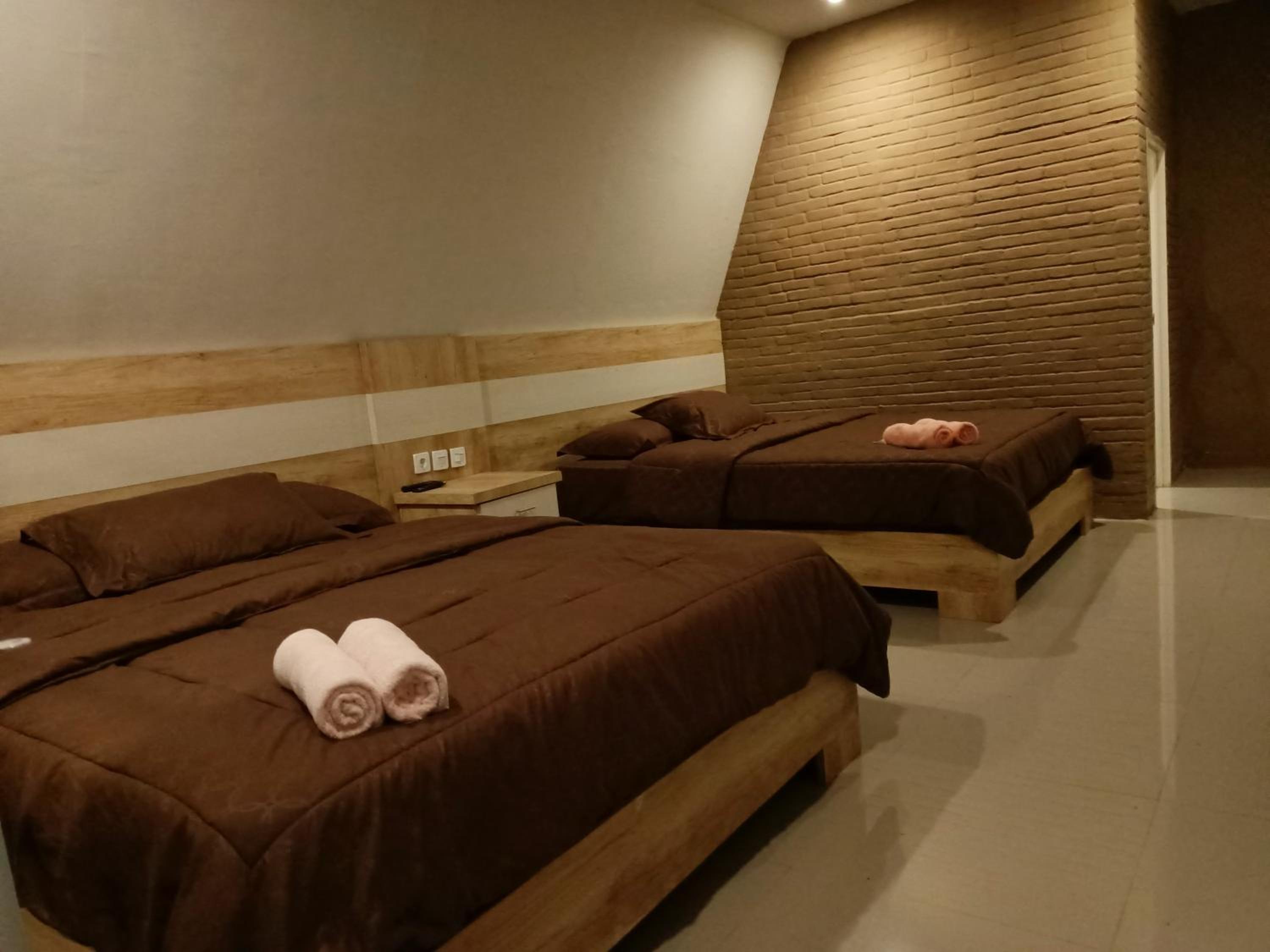 Quadruple Room - Photo 5