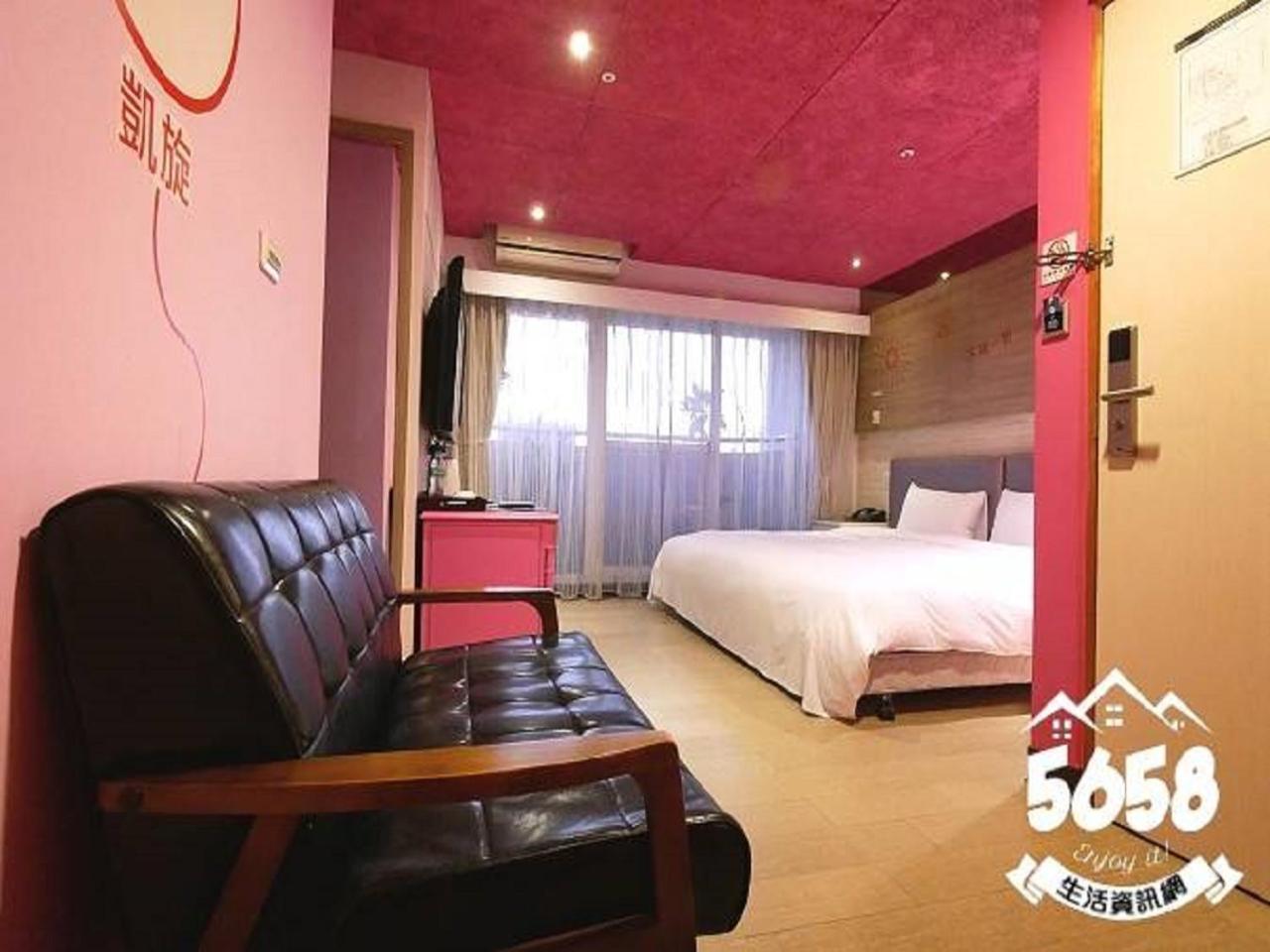 Deluxe Double Room with Balcony photo 3
