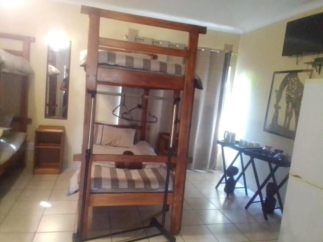 Standard Twin Room photo 3