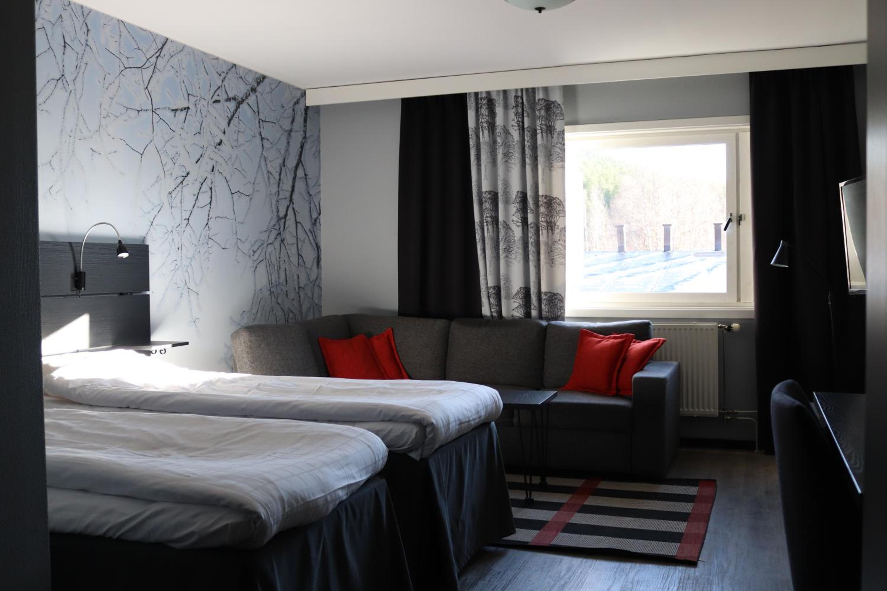 Superior Family Room - Photo 1