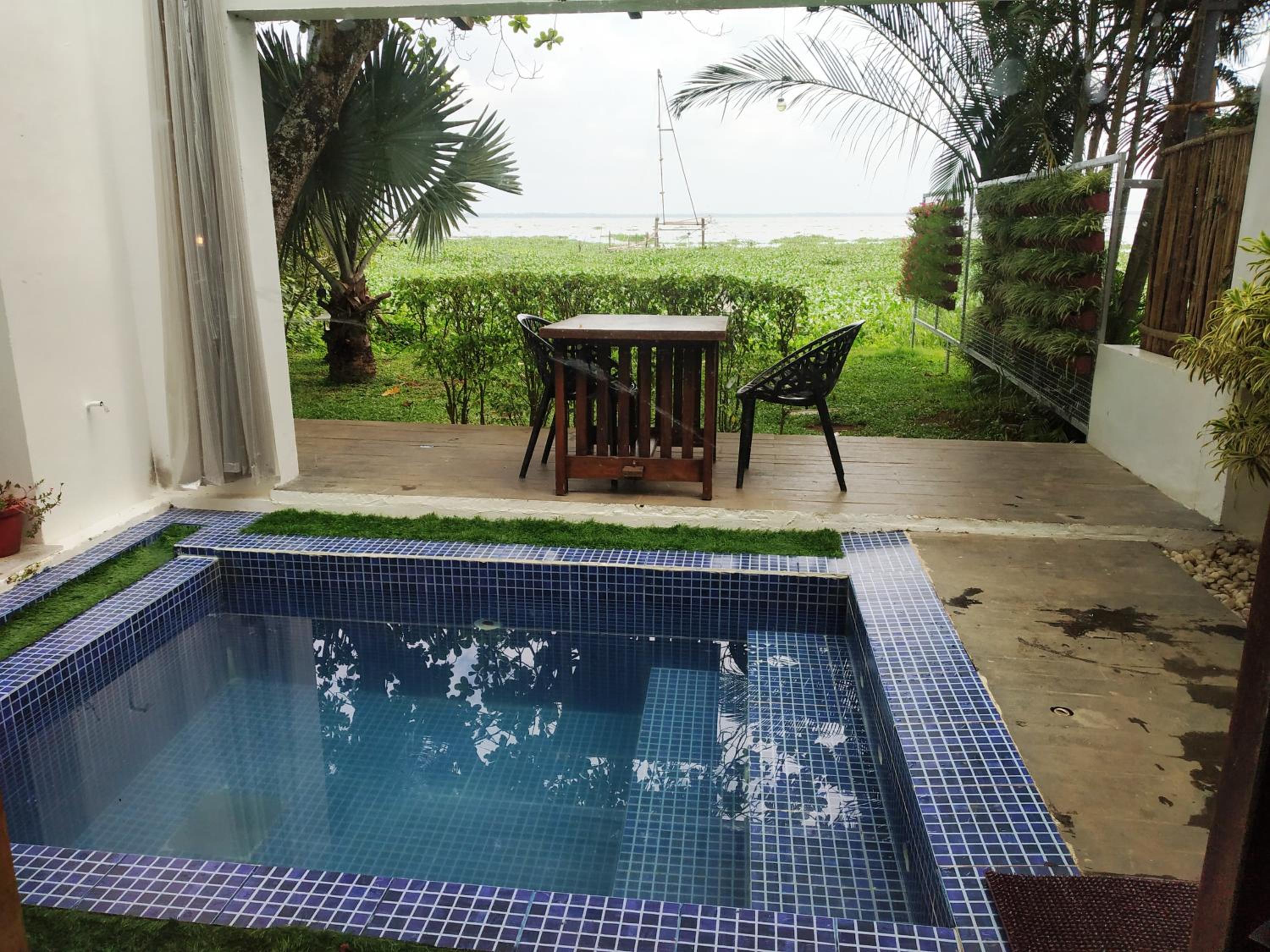 Lake view room with plunge pool - Photo 5