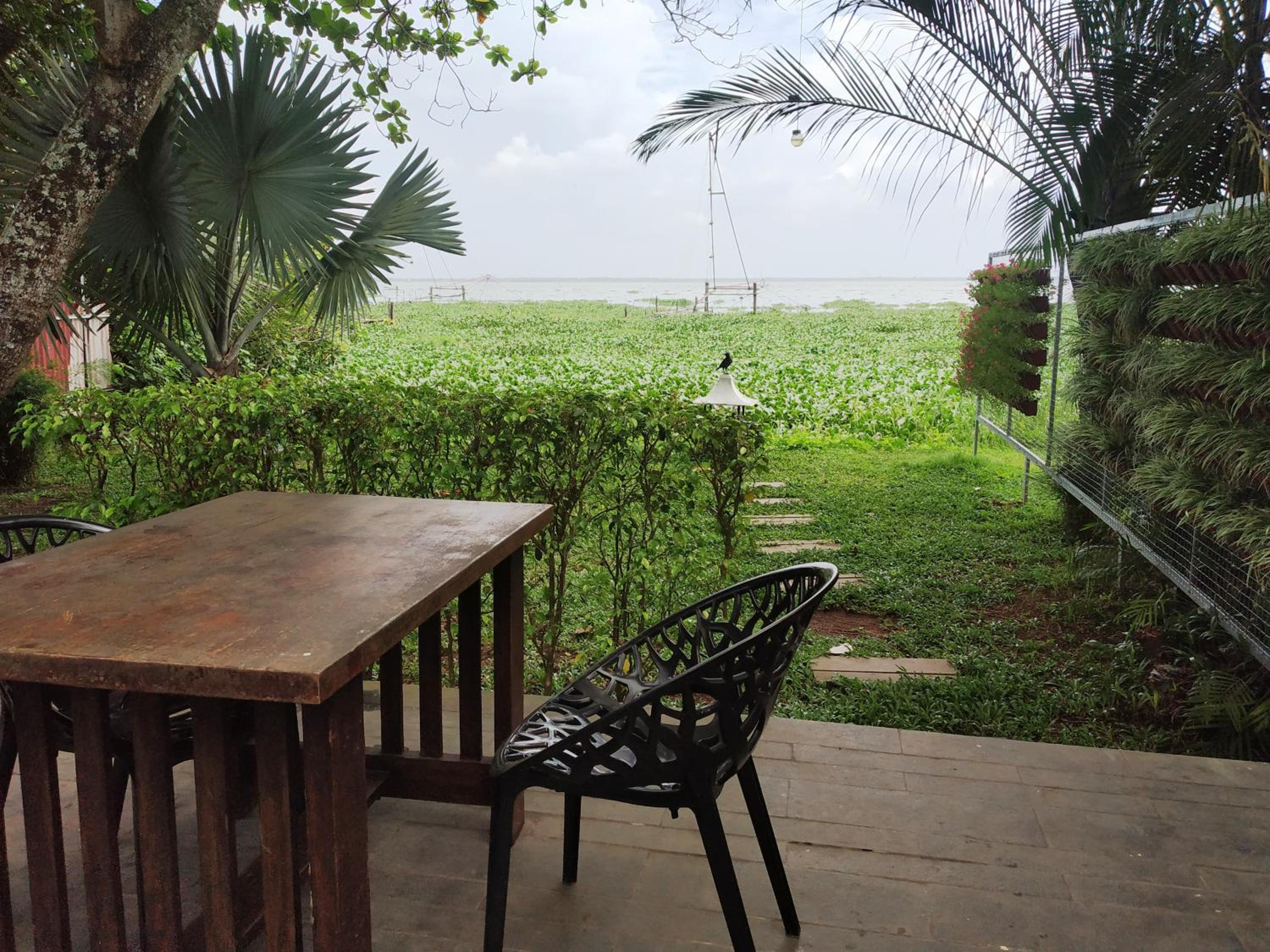 Lake view room with plunge pool - Photo 6