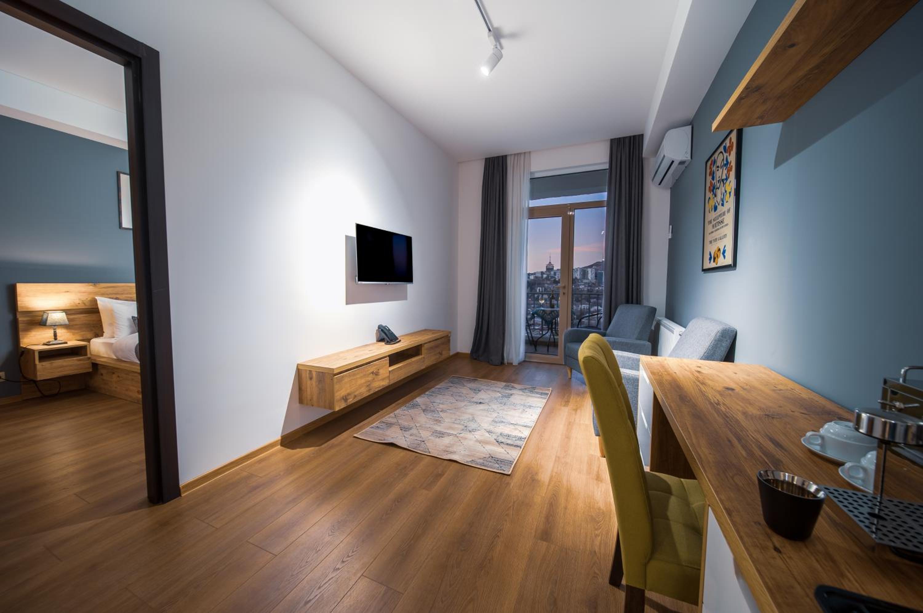Superior Suite - Photo 3