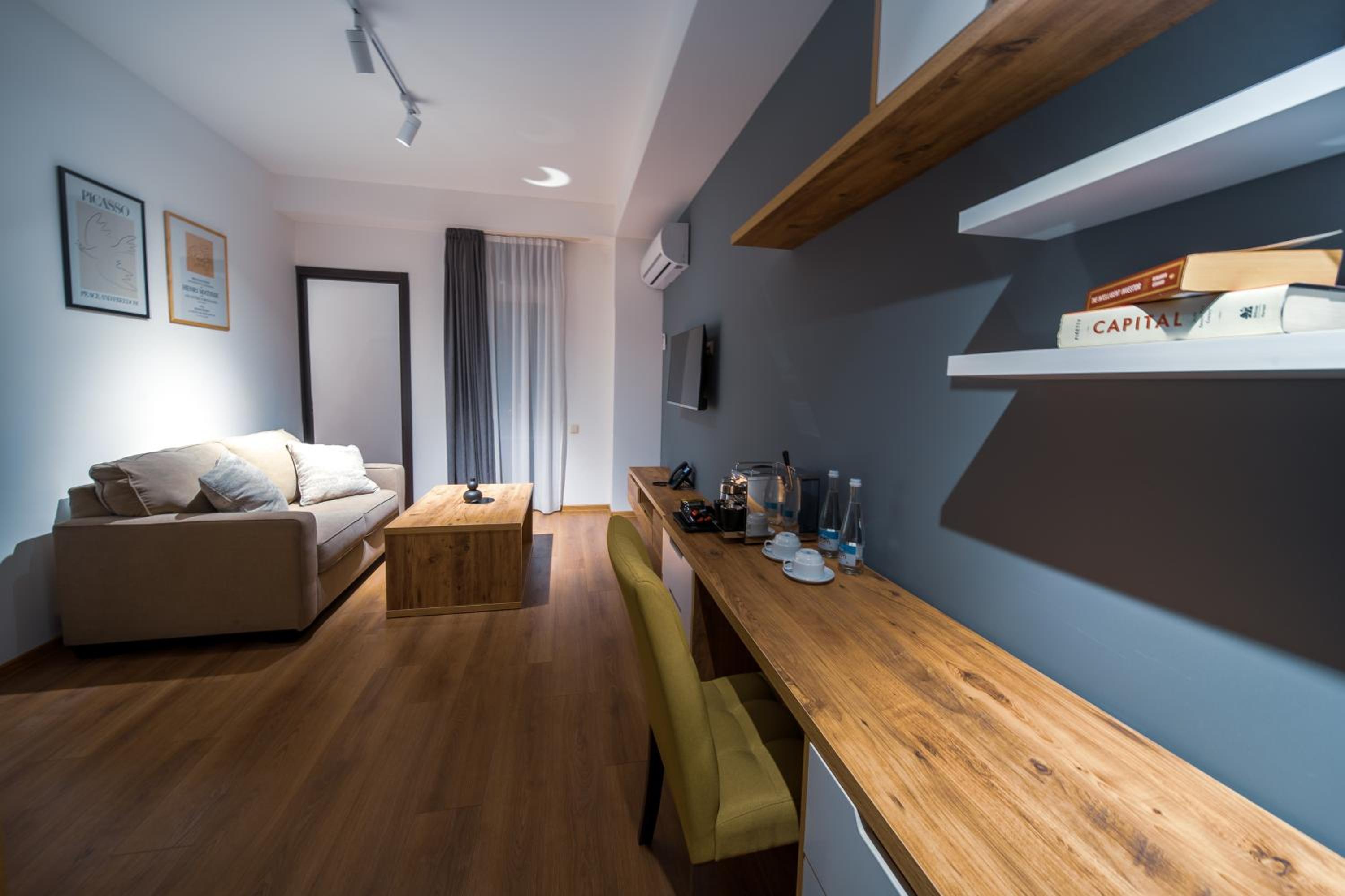 Two-Bedroom Suite - Photo 4