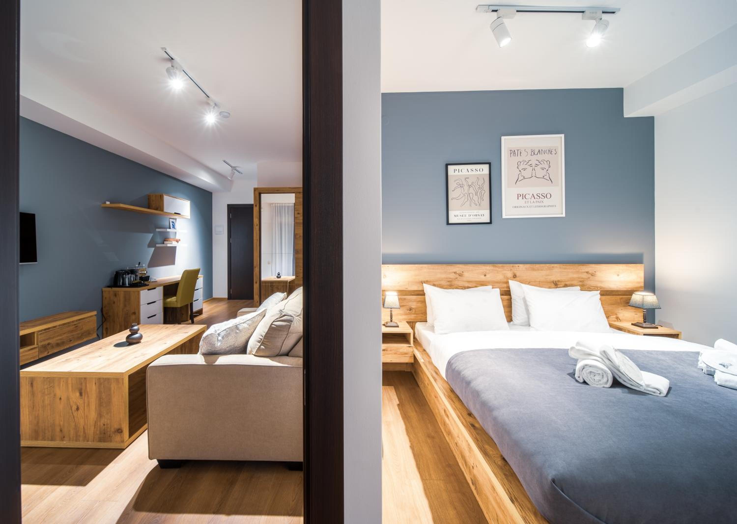 Two-Bedroom Suite - Photo 3