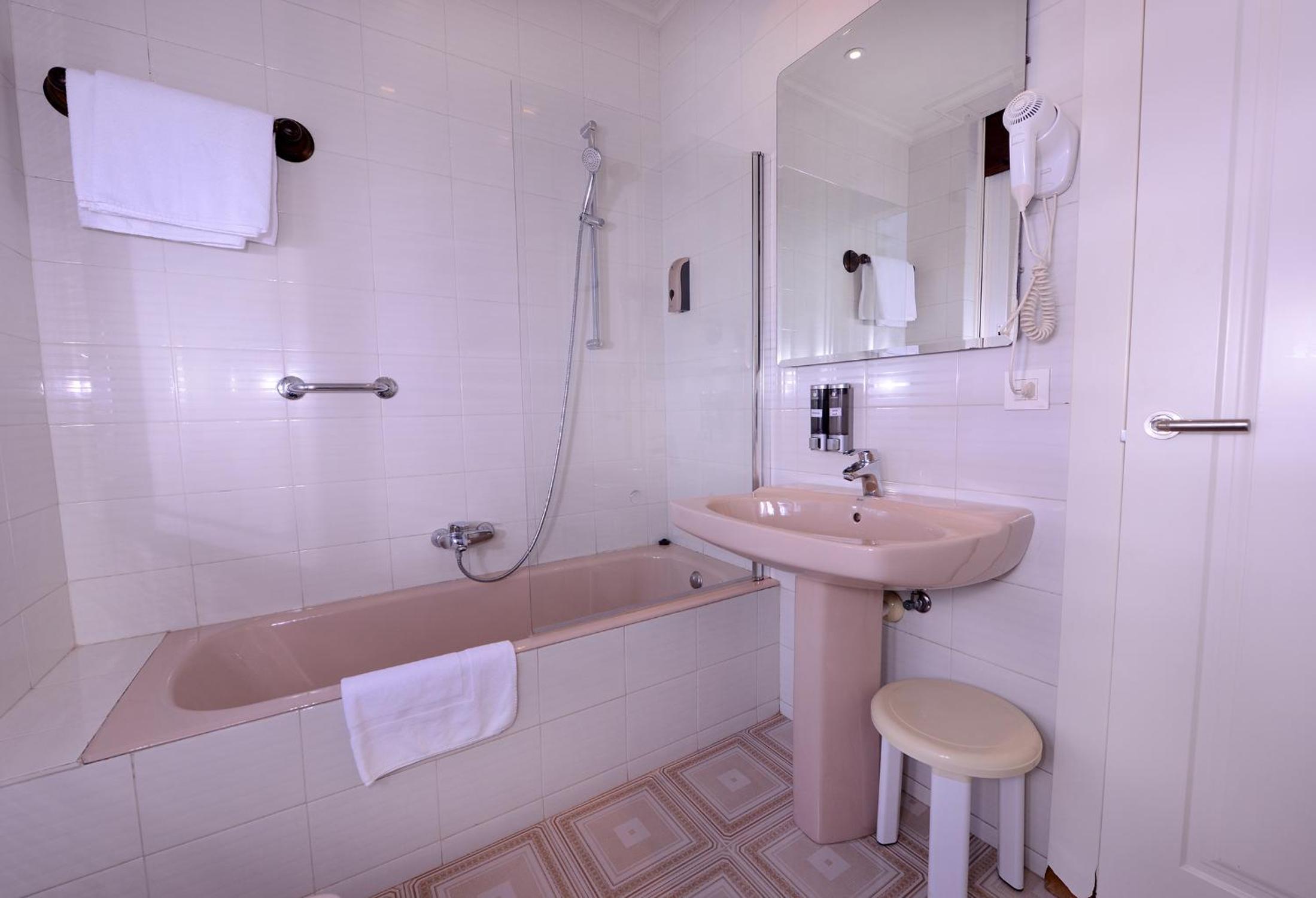 Double Room - Photo 4