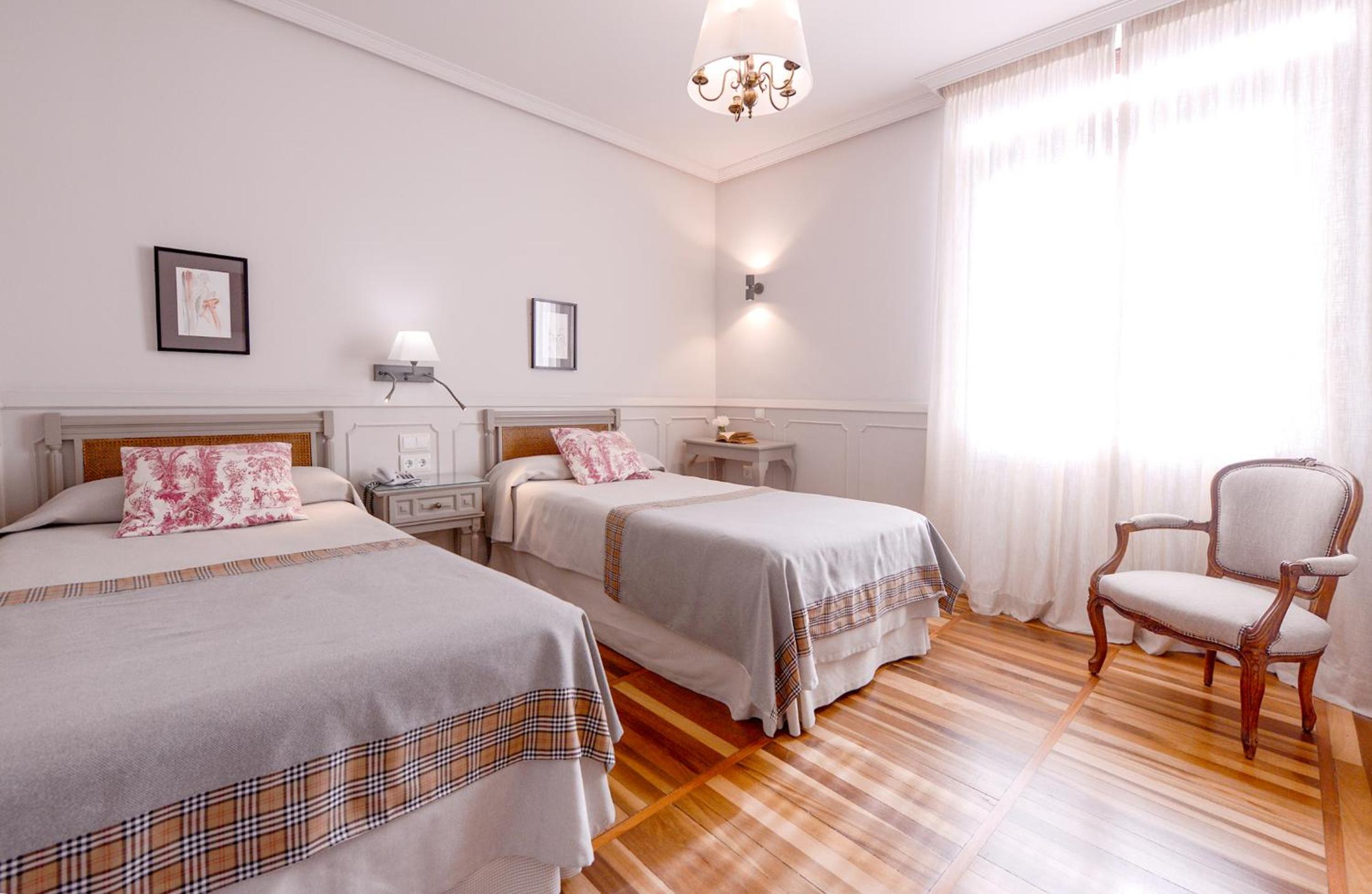 Double Room - Photo 2