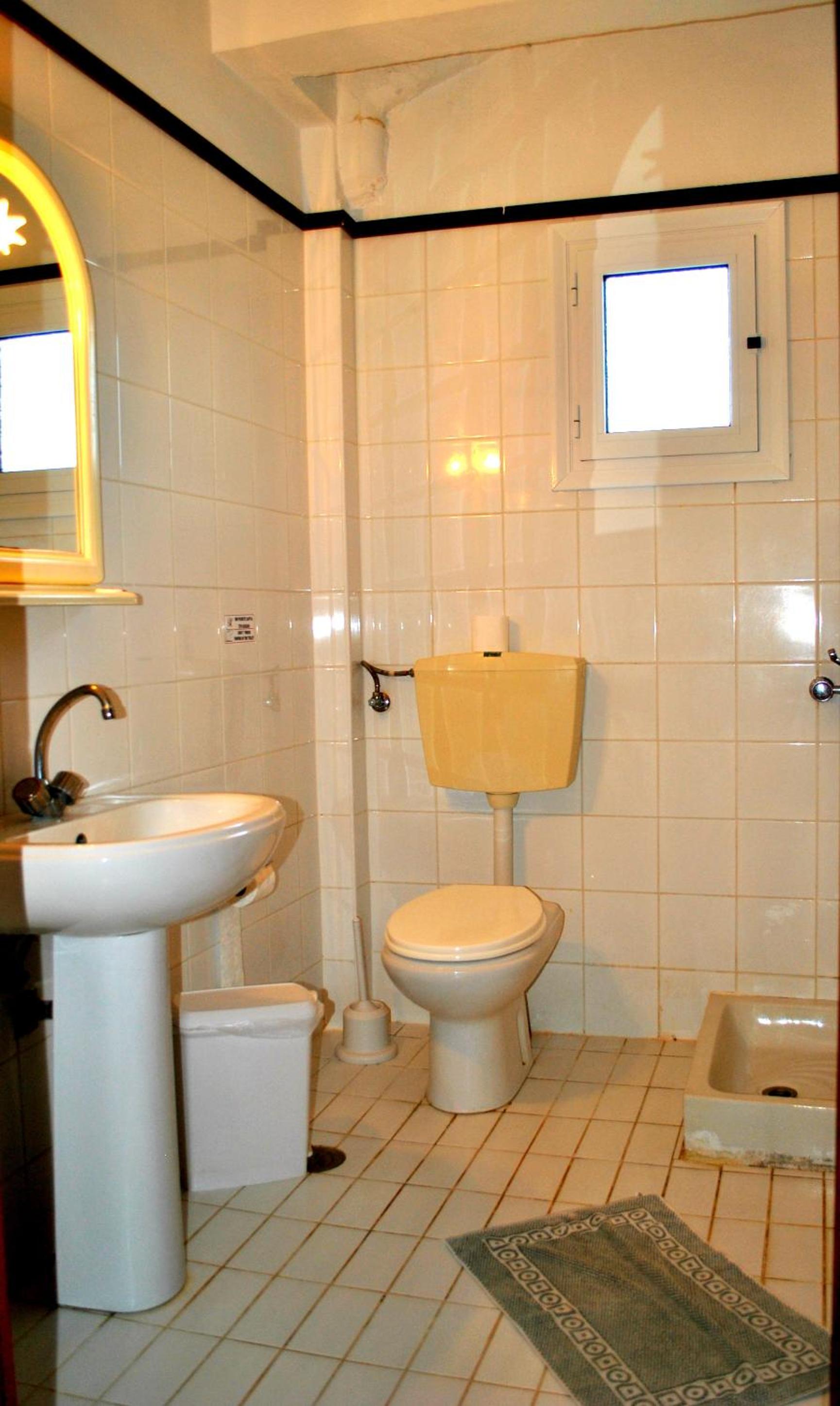 Economy Quadruple Room photo 2