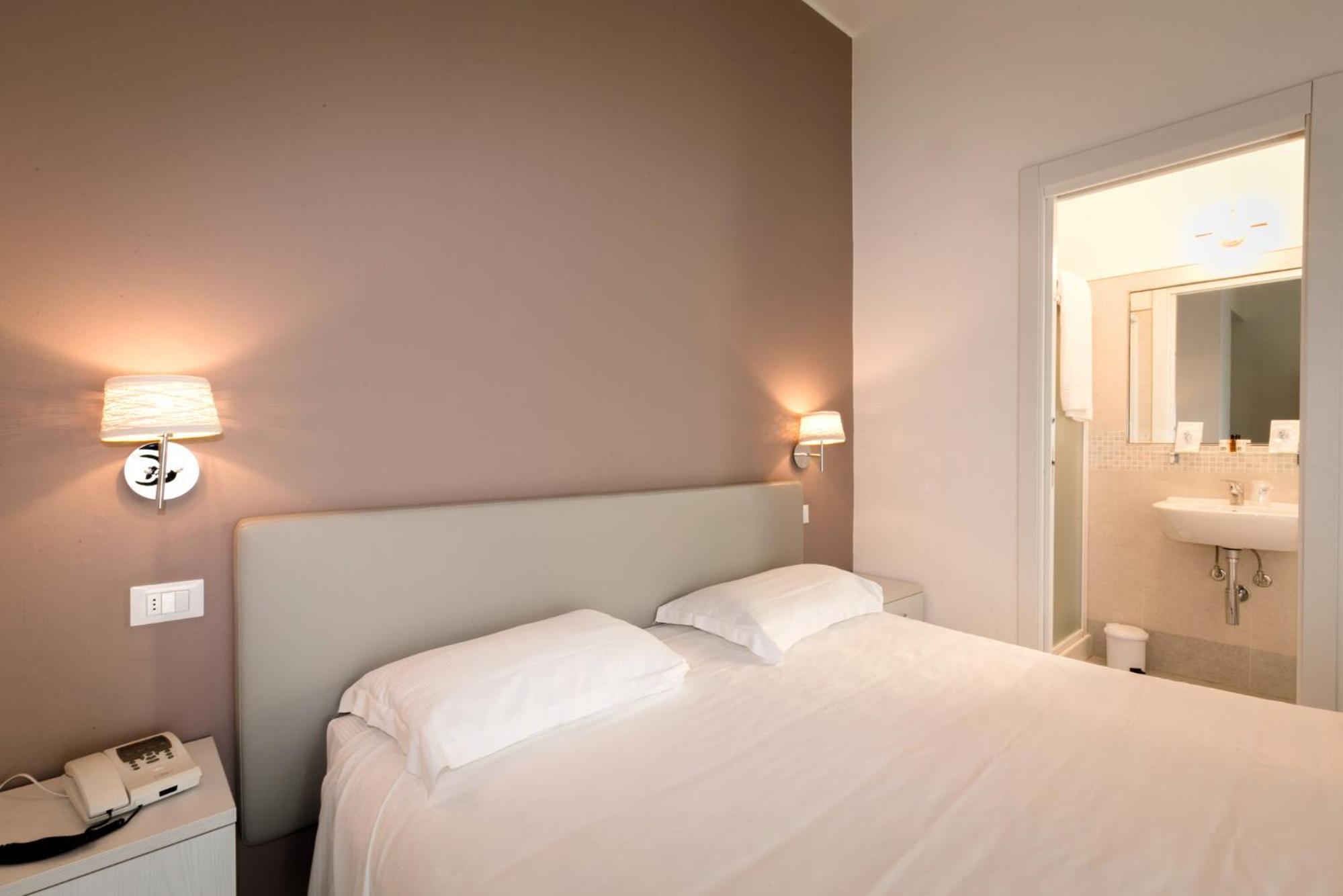 Standard Double Room with Balcony photo 3