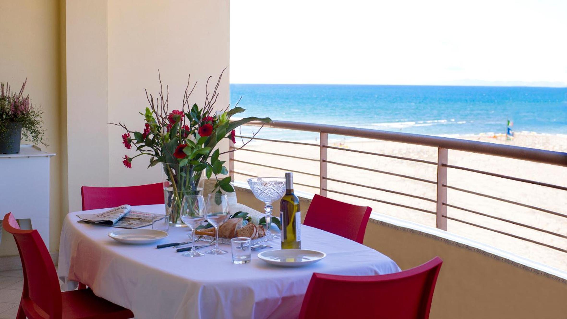 One-Bedroom Apartment with Lateral Sea View - Photo 24