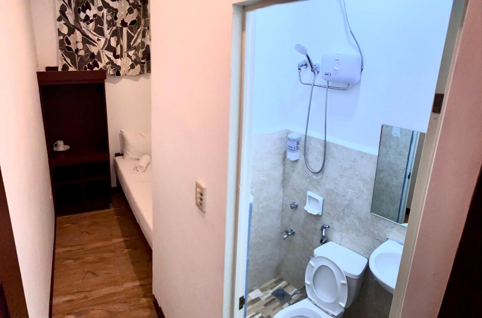 Single Room with Private Bathroom photo 3